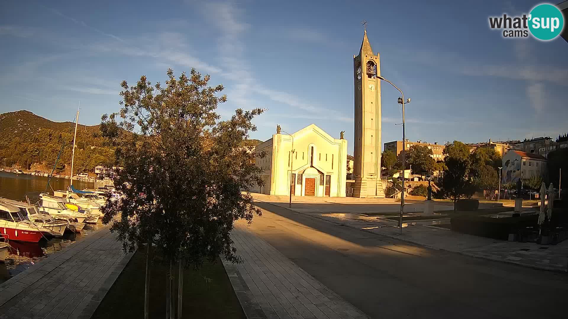 Ploče Webcam | Captivating Views of Riva and the Cathedral