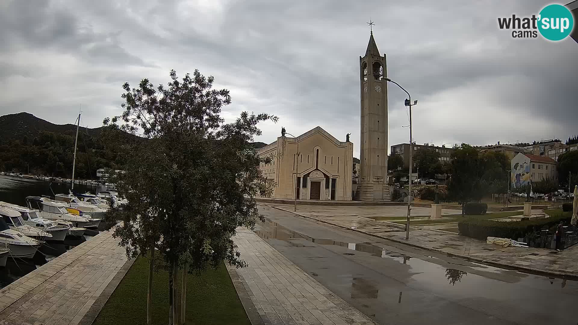 Ploče Webcam | Captivating Views of Riva and the Cathedral