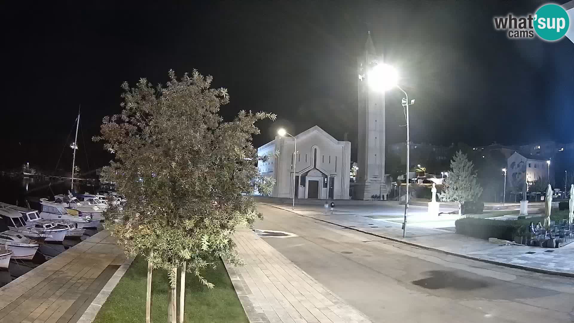 Ploče Webcam | Captivating Views of Riva and the Cathedral