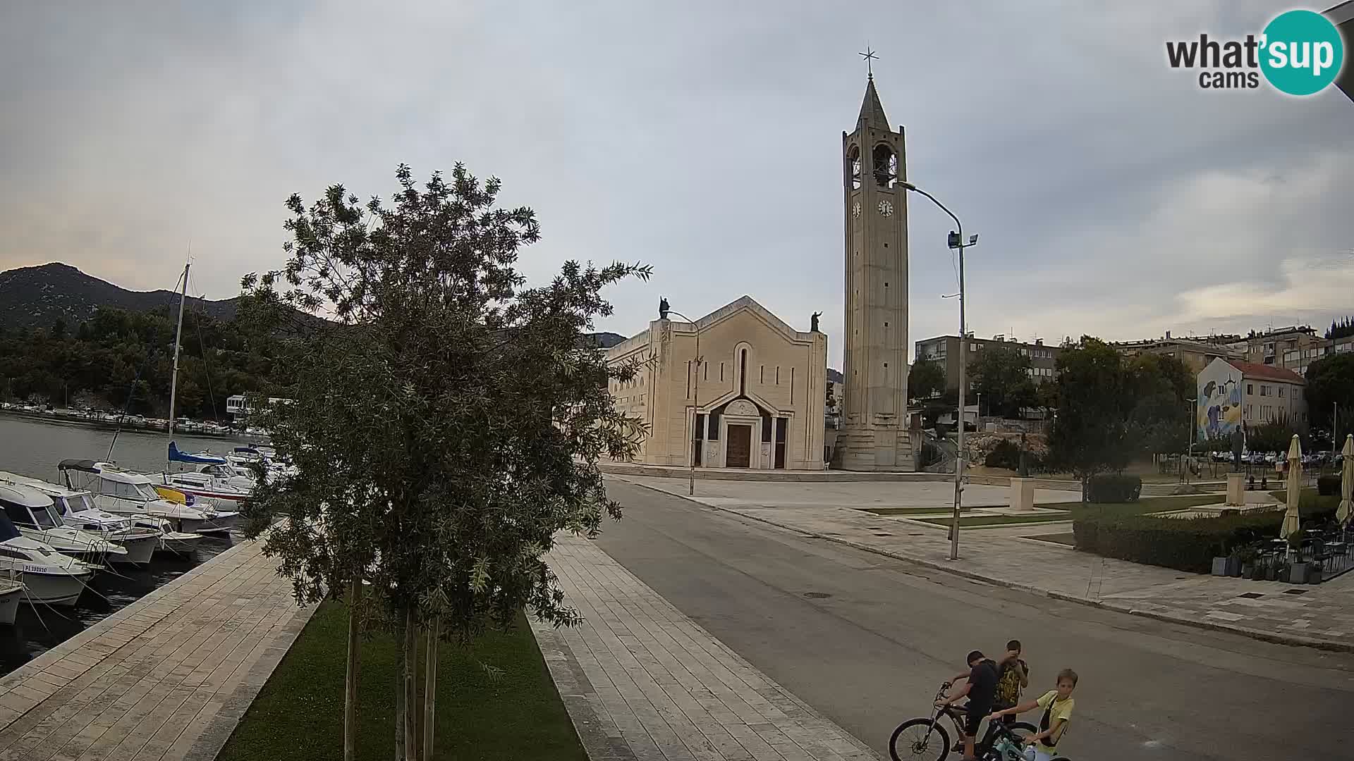 Ploče Webcam | Captivating Views of Riva and the Cathedral