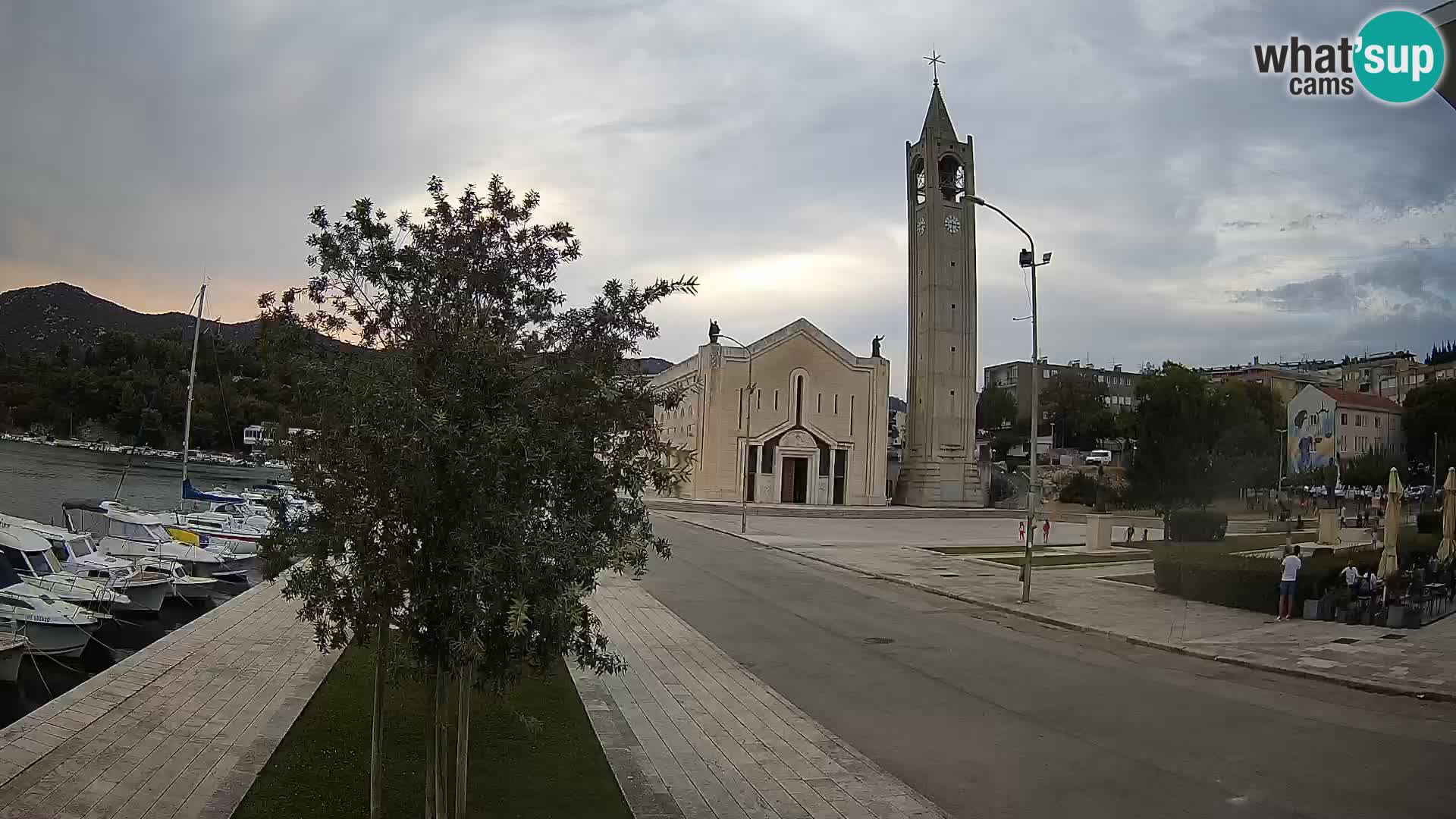 Ploče Webcam | Captivating Views of Riva and the Cathedral