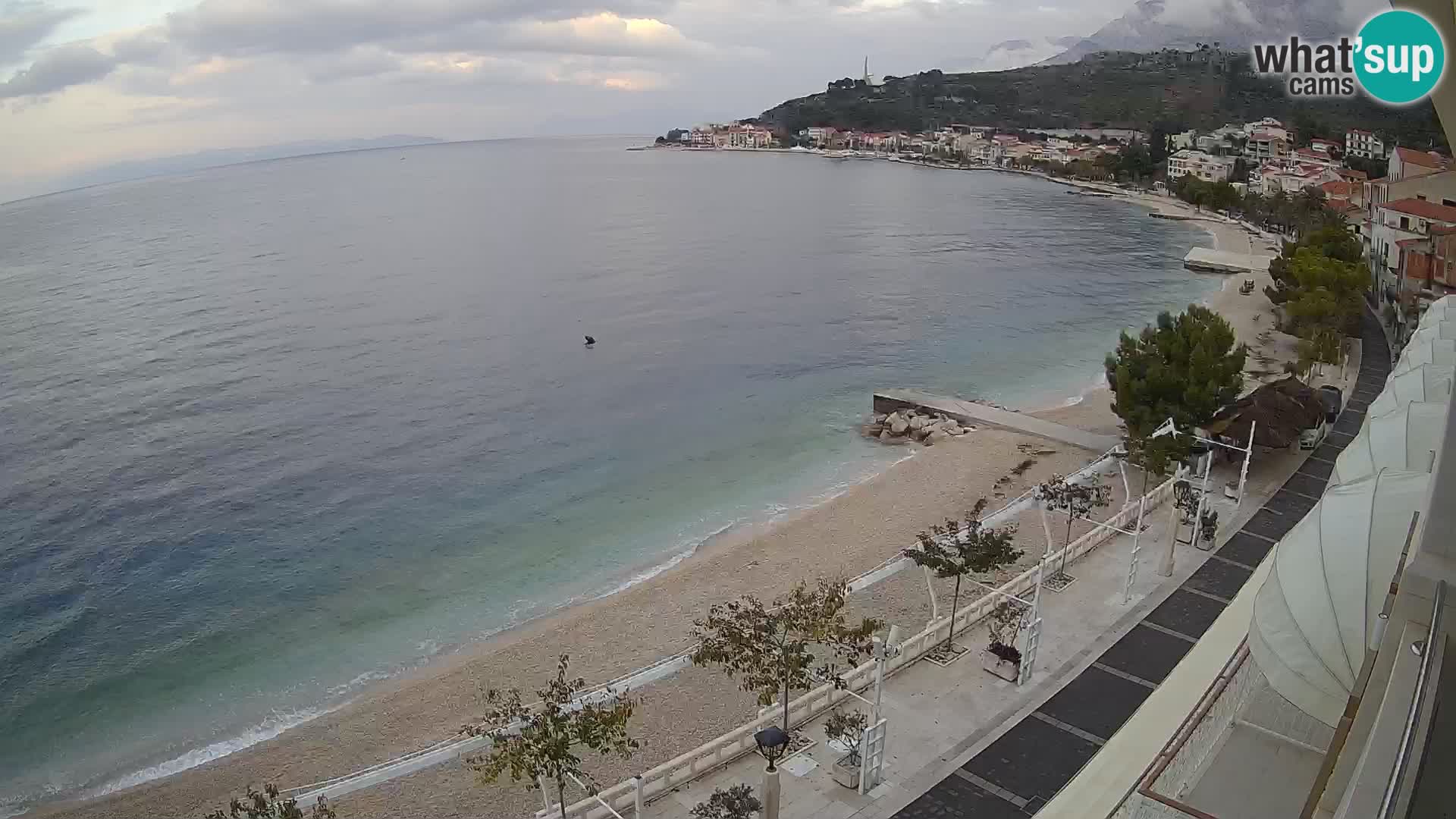 Pogled na plažu Podgori