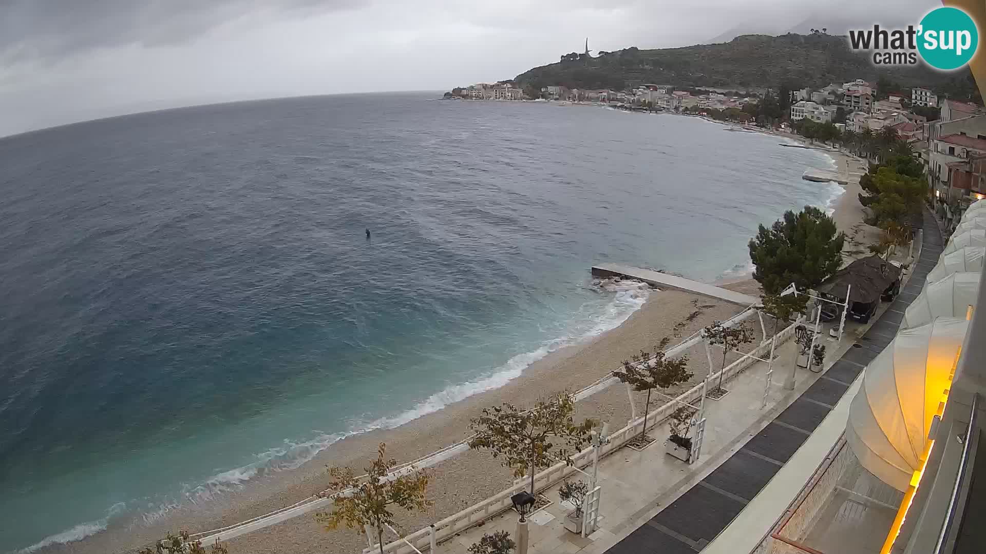 Pogled na plažu Podgori