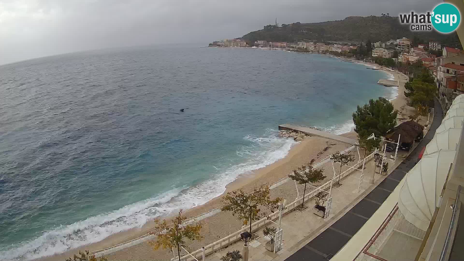 Pogled na plažu Podgori