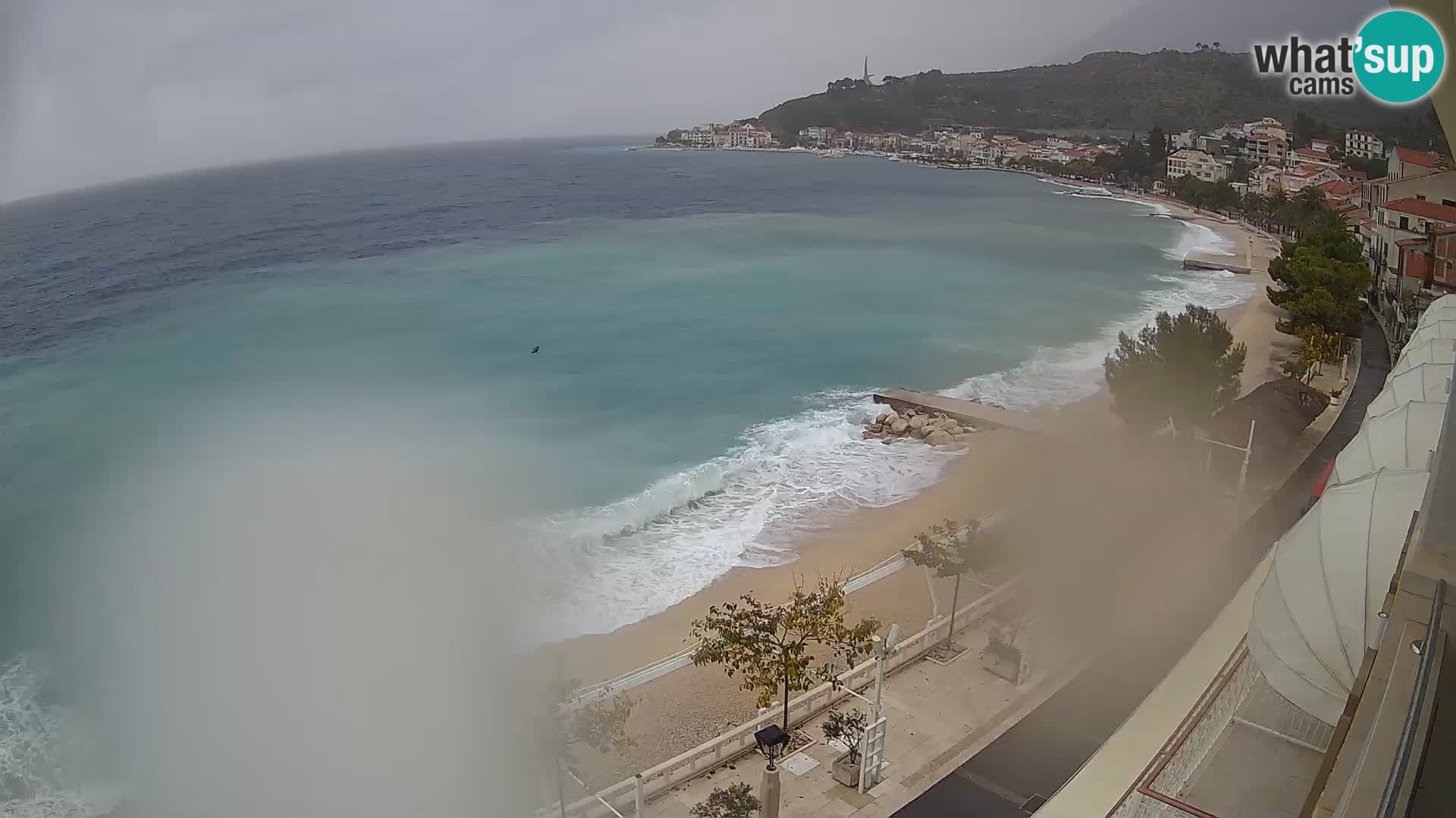 Razgled na plažo v Podgori