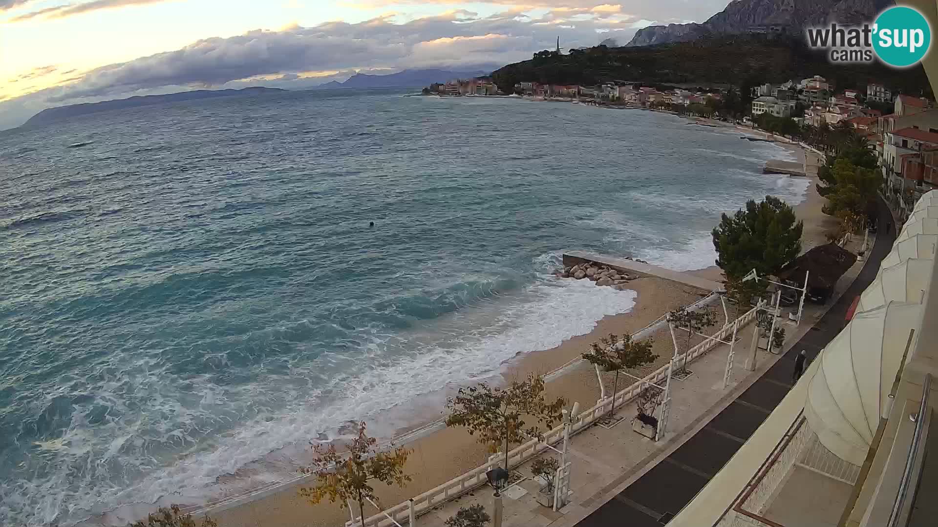 Pogled na plažu Podgori