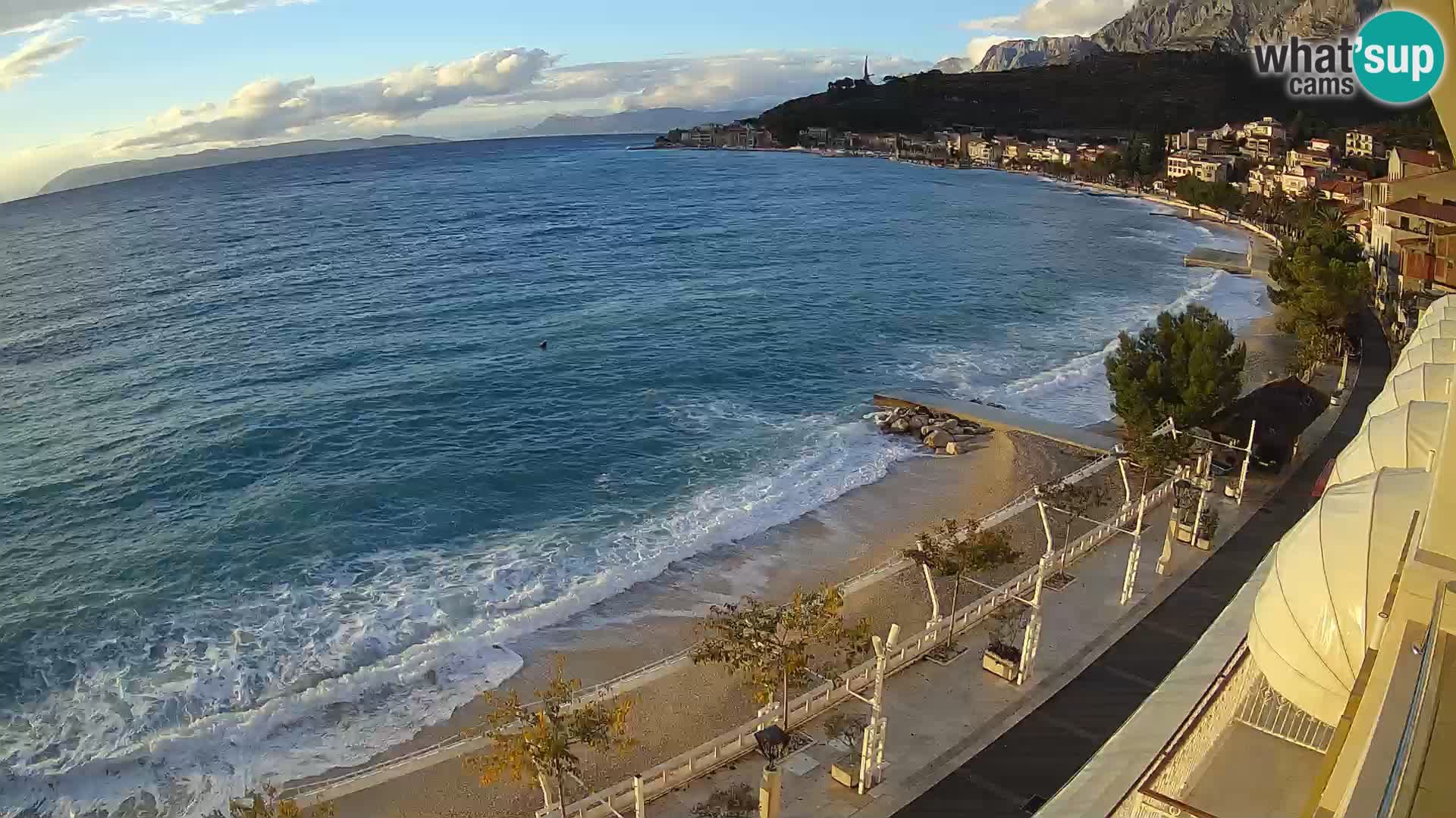 Razgled na plažo v Podgori