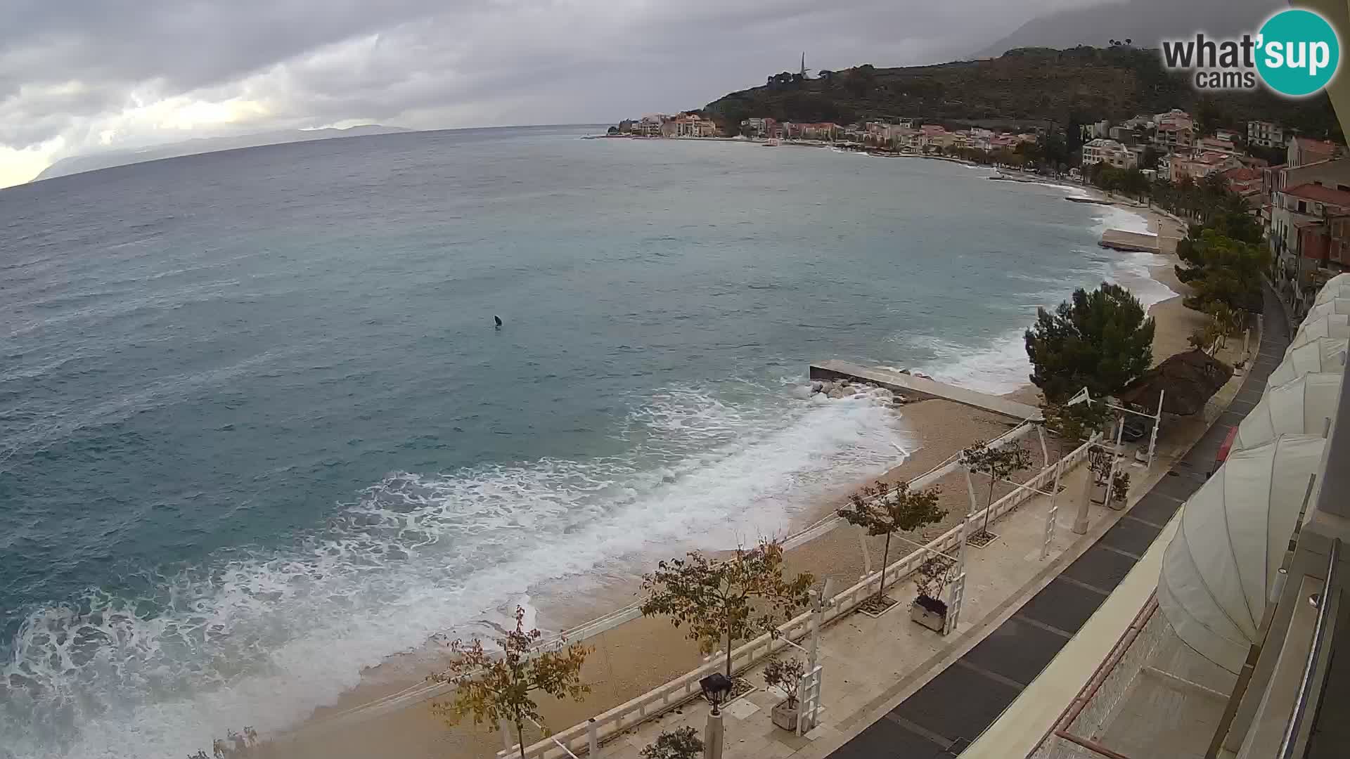 Razgled na plažo v Podgori