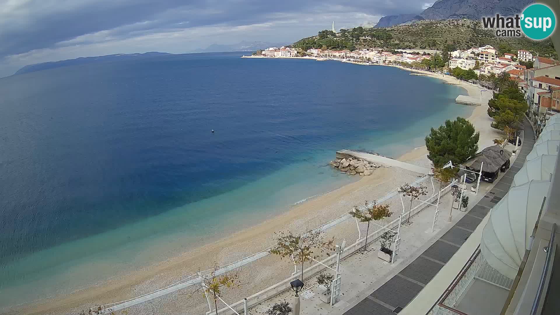 Razgled na plažo v Podgori