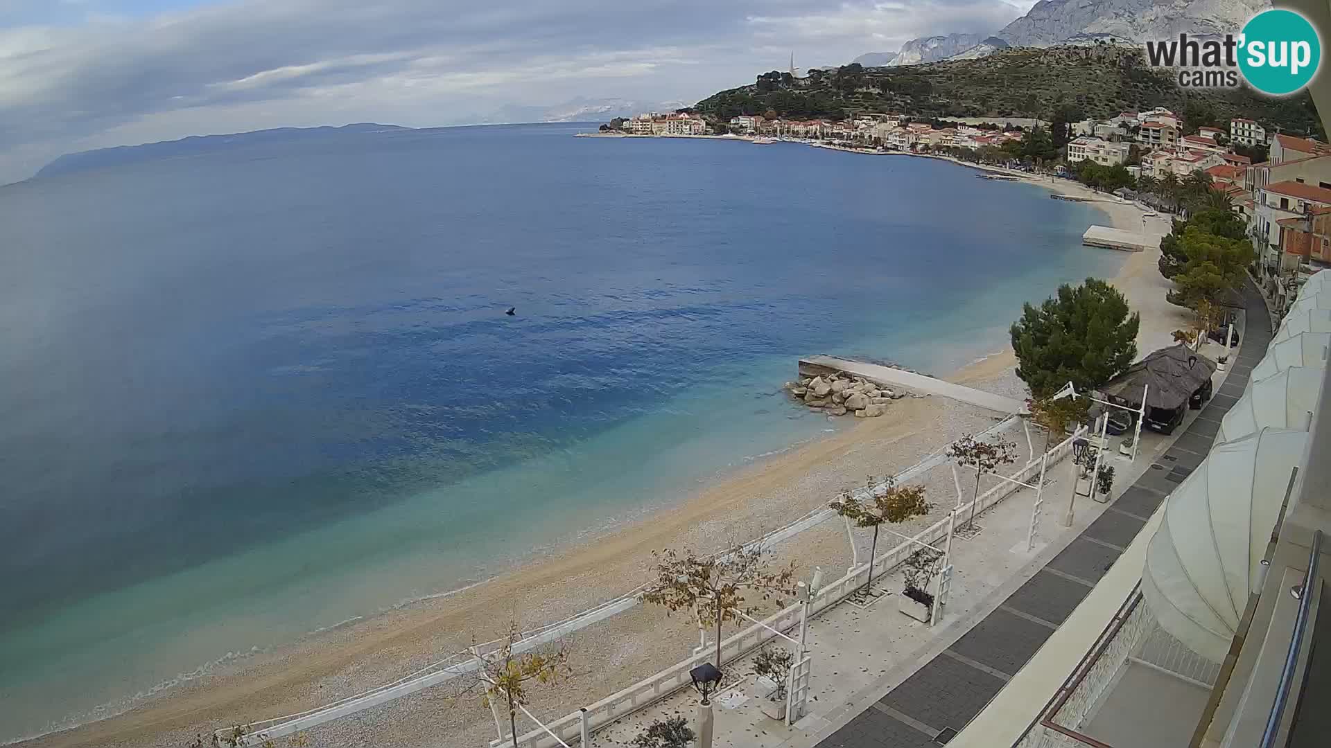 Pogled na plažu Podgori