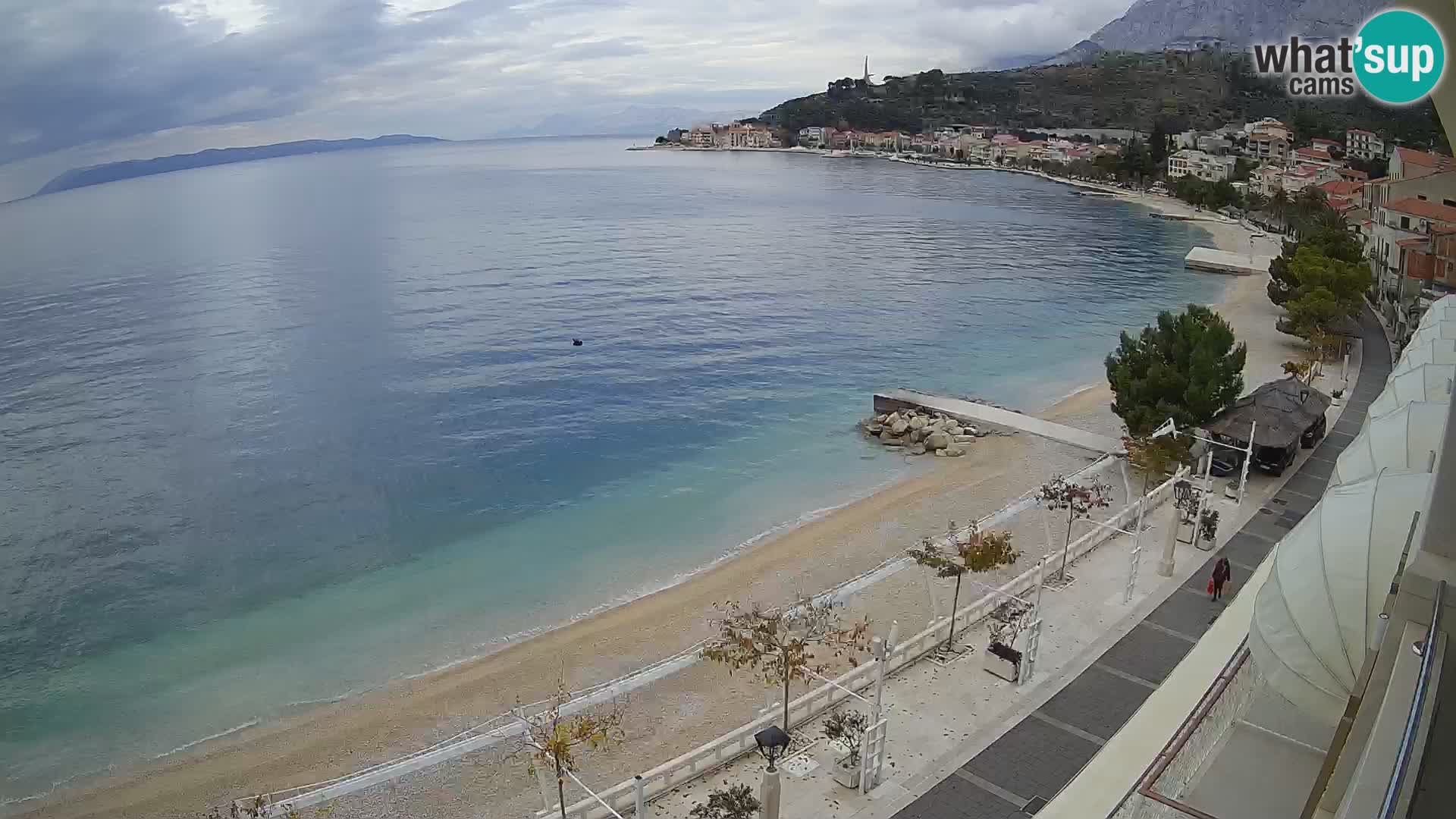 Pogled na plažu Podgori