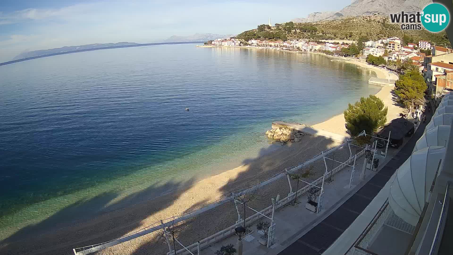 Razgled na plažo v Podgori