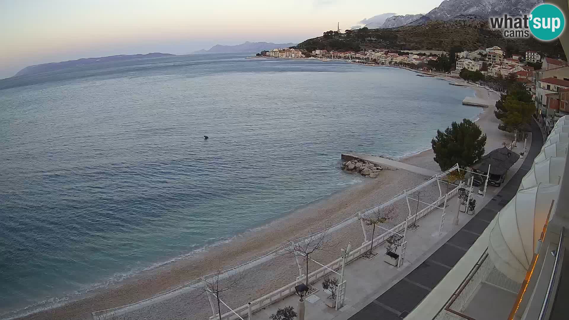 Razgled na plažo v Podgori