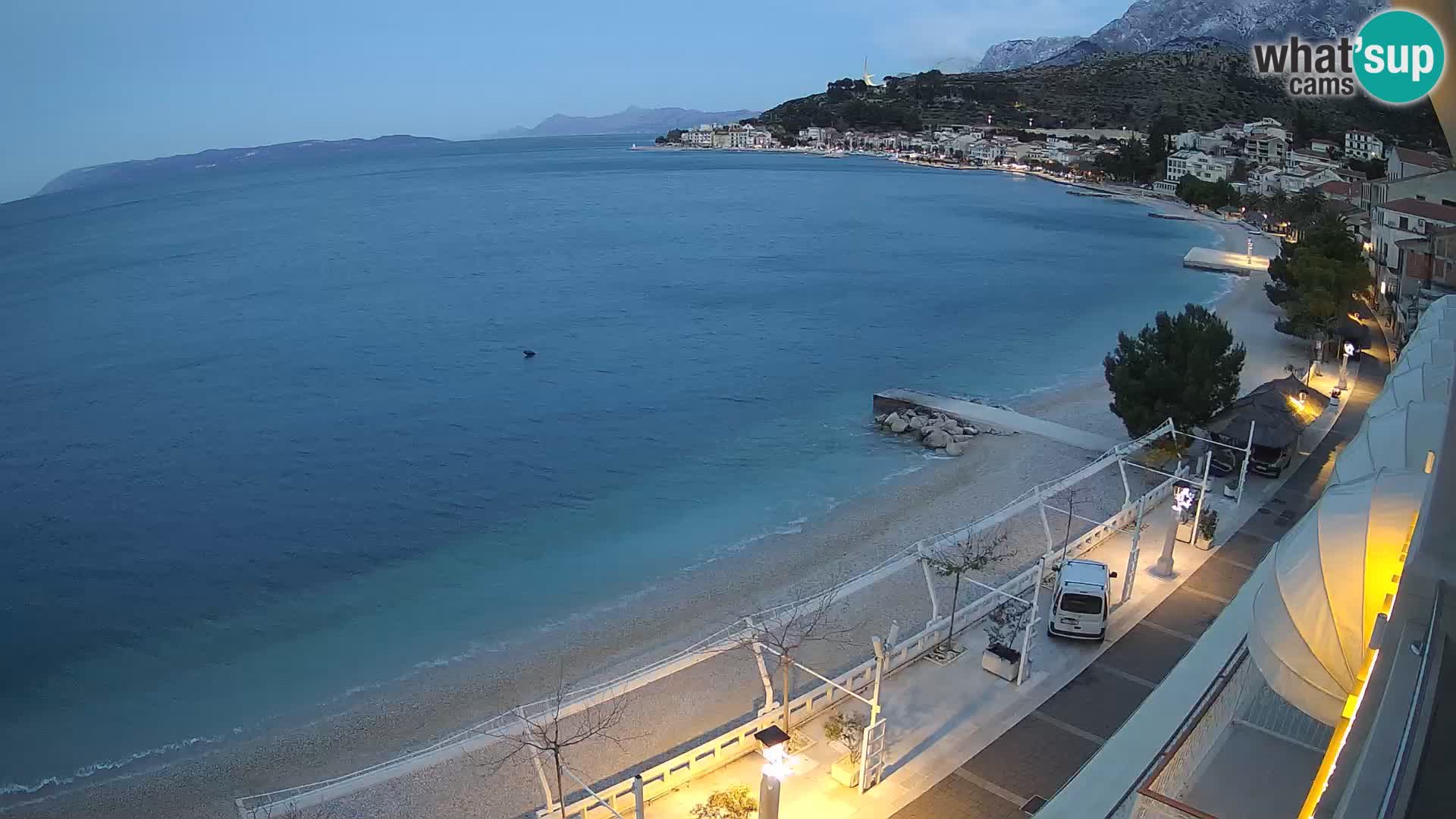 Razgled na plažo v Podgori