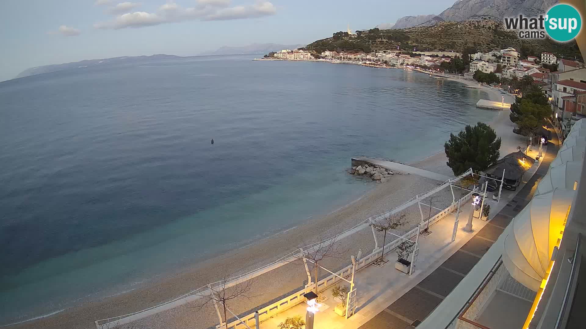 Pogled na plažu Podgori