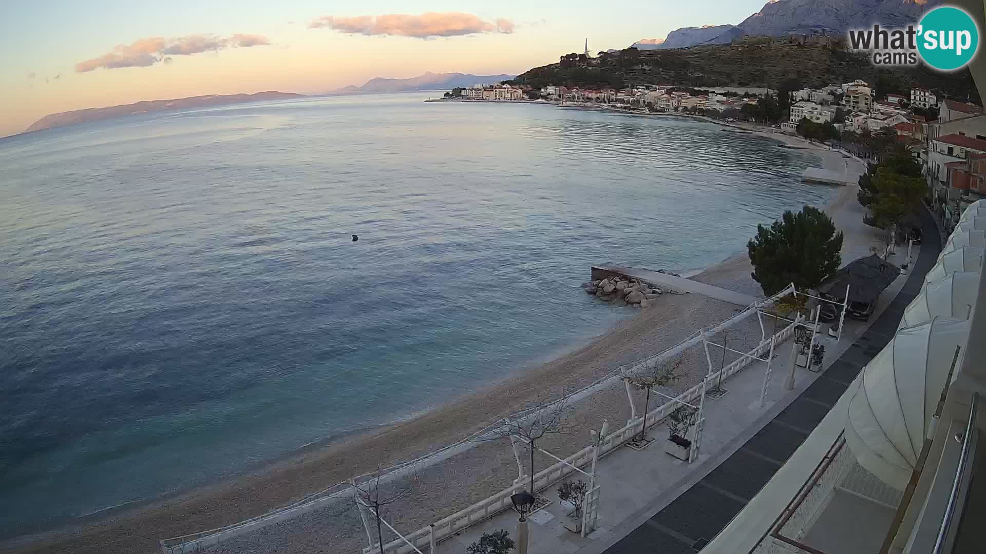 Pogled na plažu Podgori