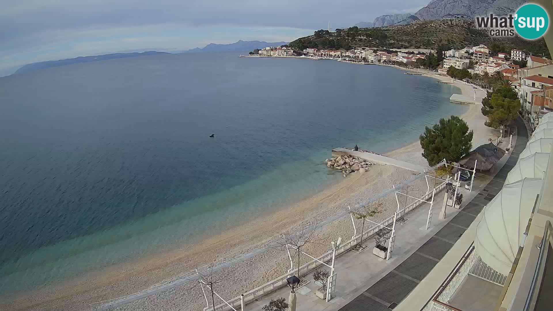 Razgled na plažo v Podgori