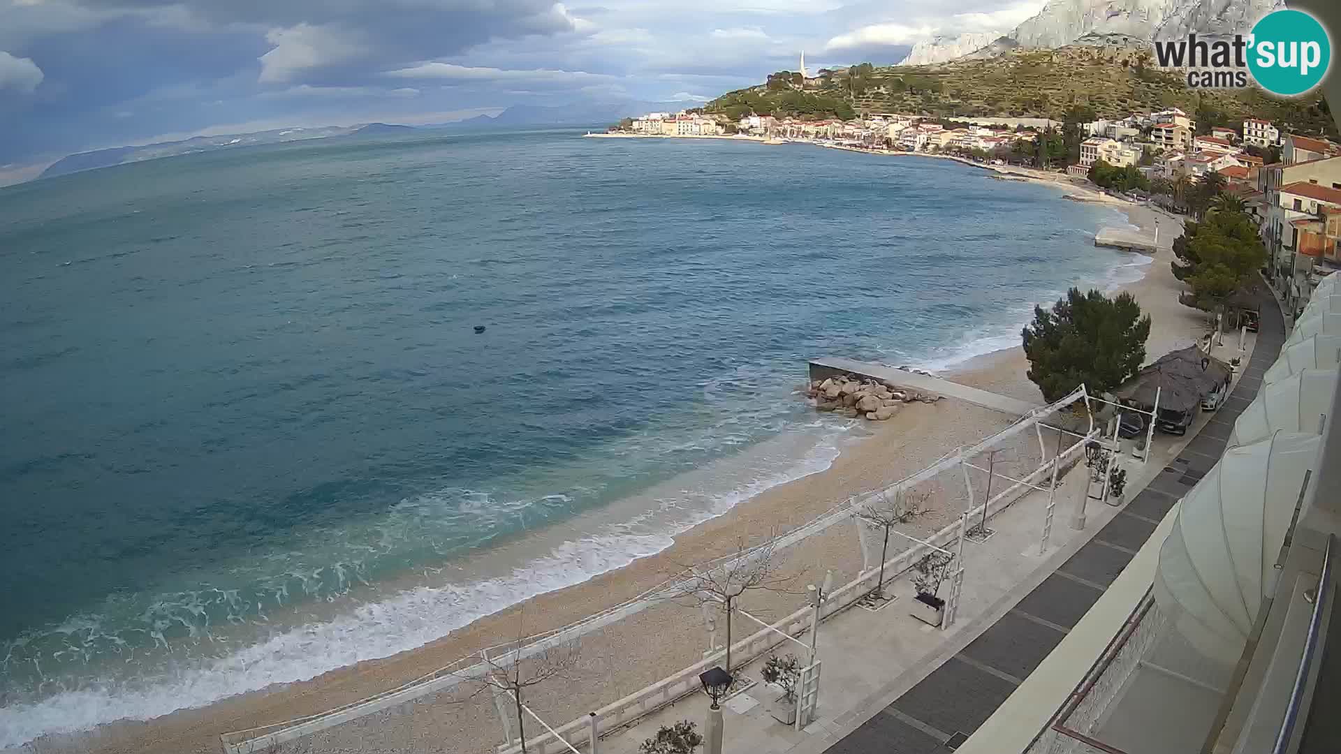 Razgled na plažo v Podgori