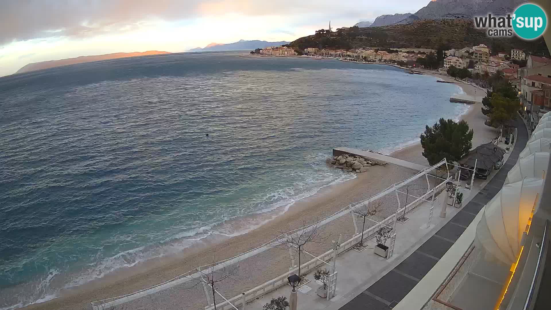 Razgled na plažo v Podgori