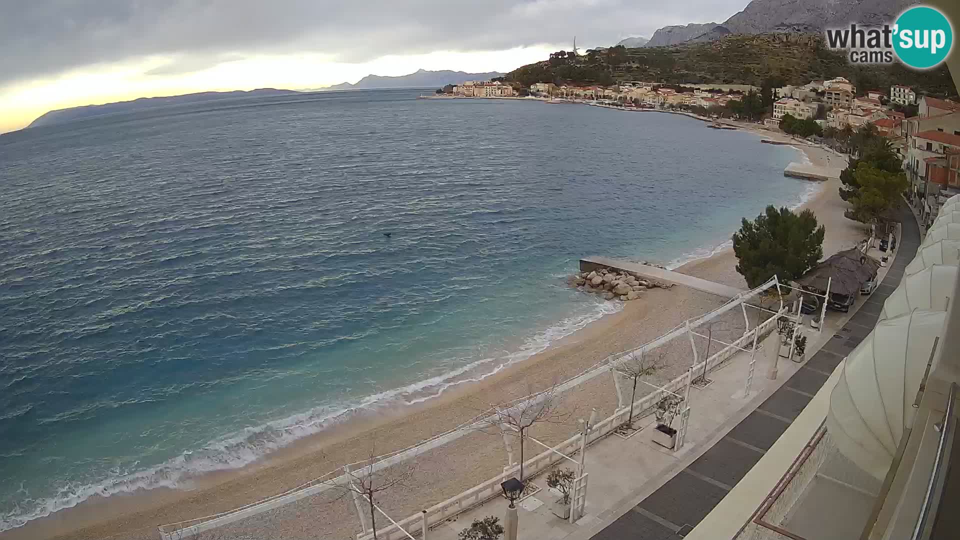 Razgled na plažo v Podgori