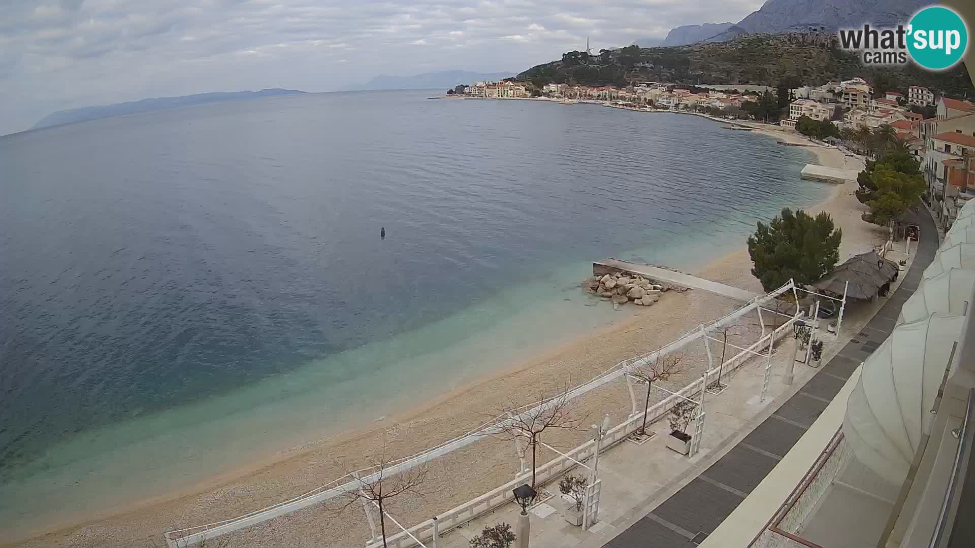 Pogled na plažu Podgori