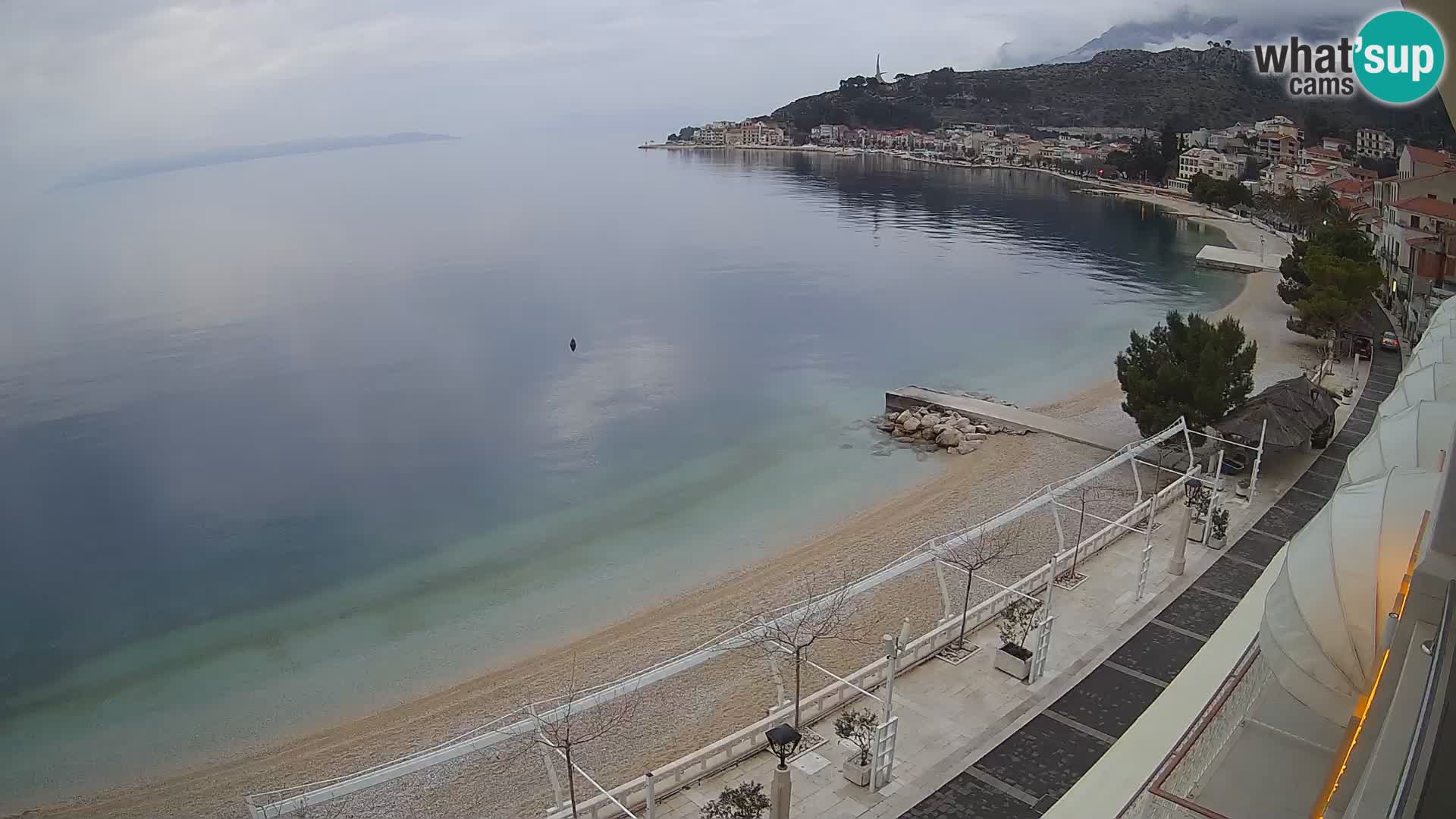 Pogled na plažu Podgori