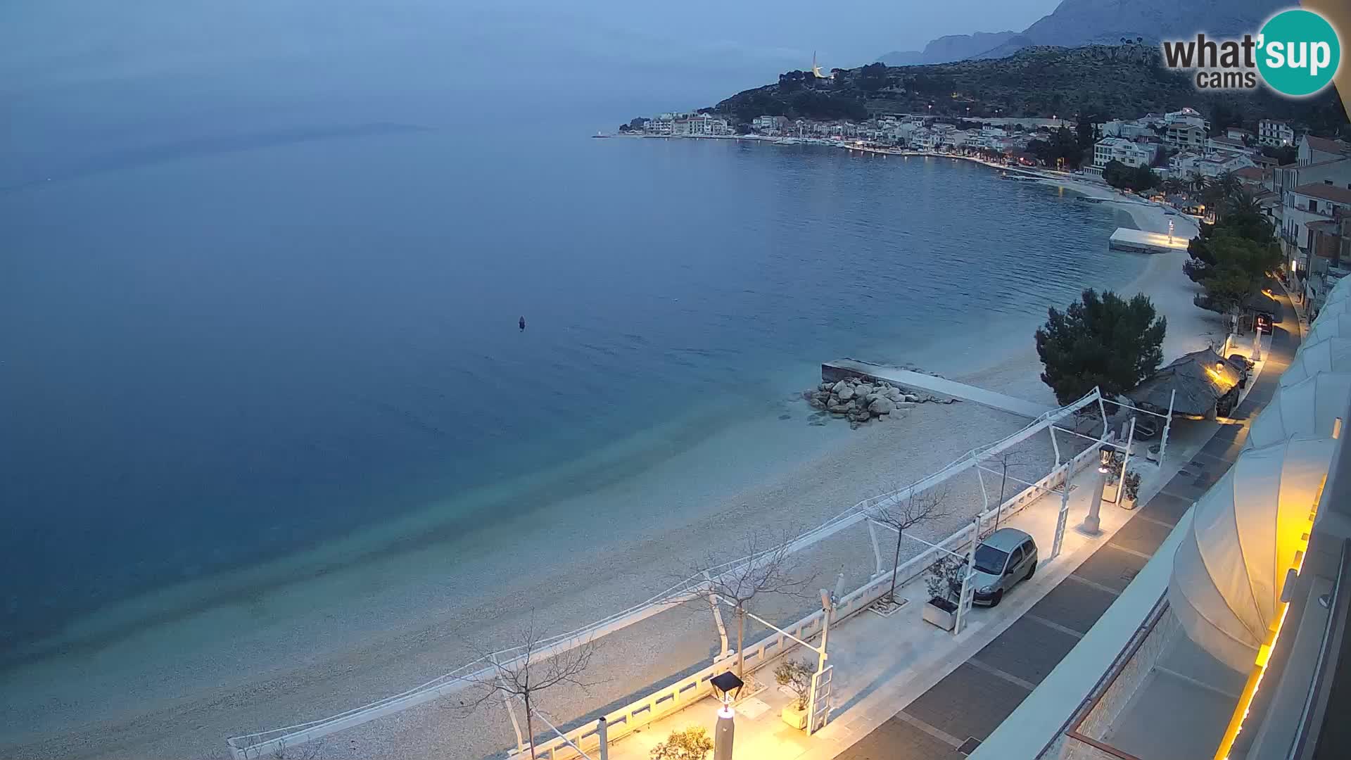 Pogled na plažu Podgori