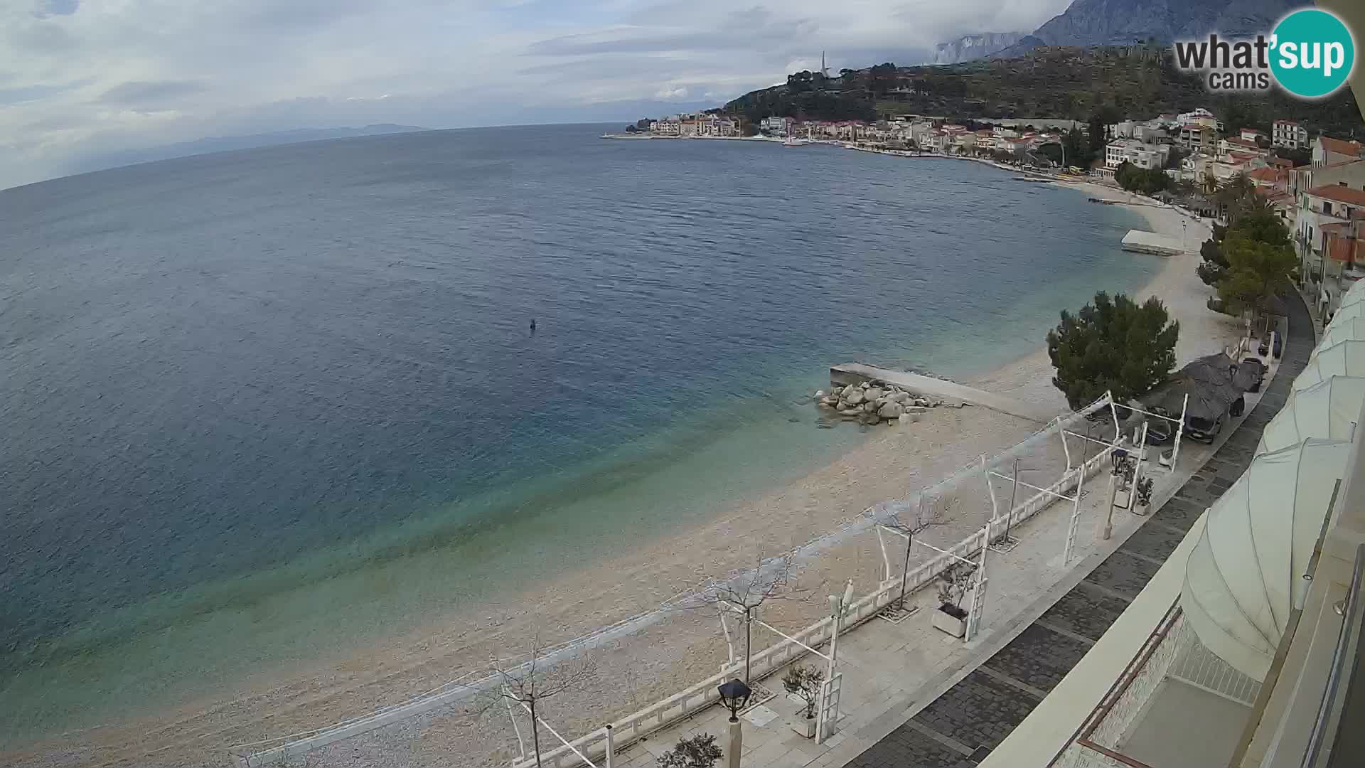 Pogled na plažu Podgori