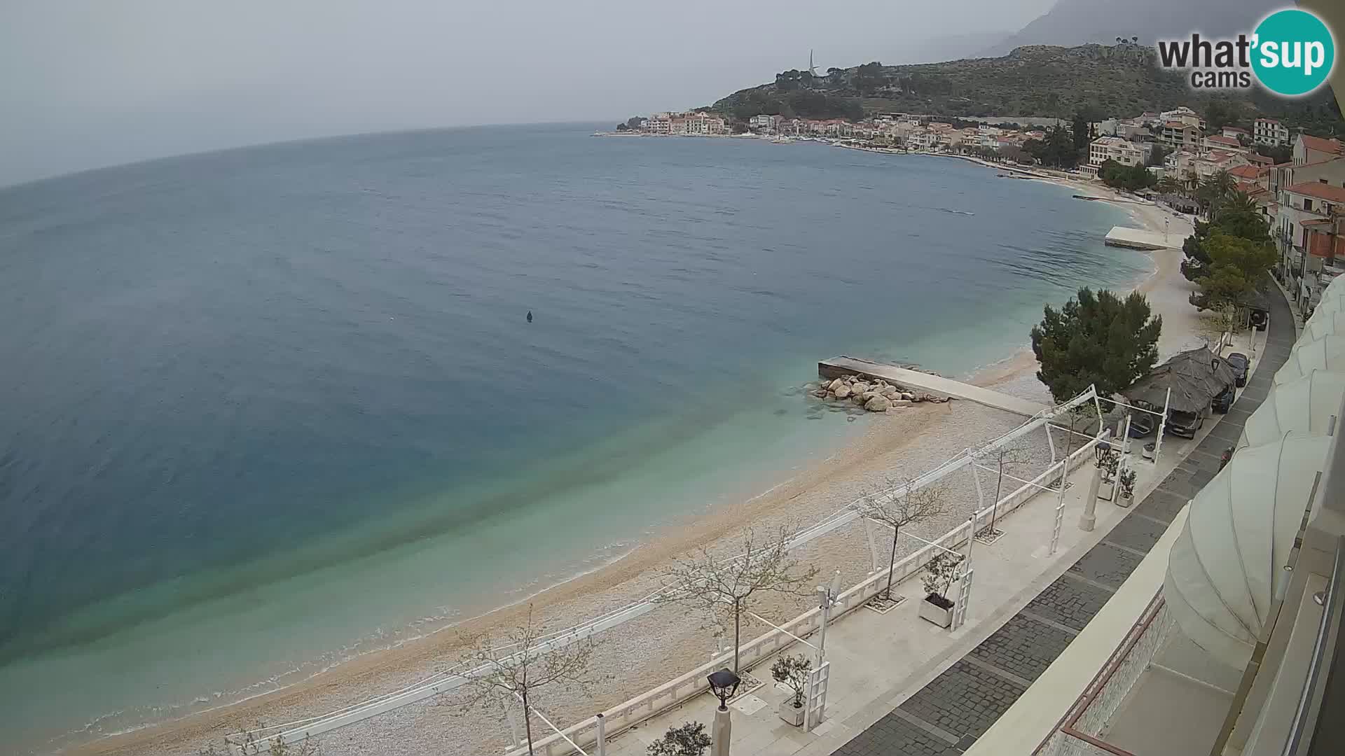 Pogled na plažu Podgori