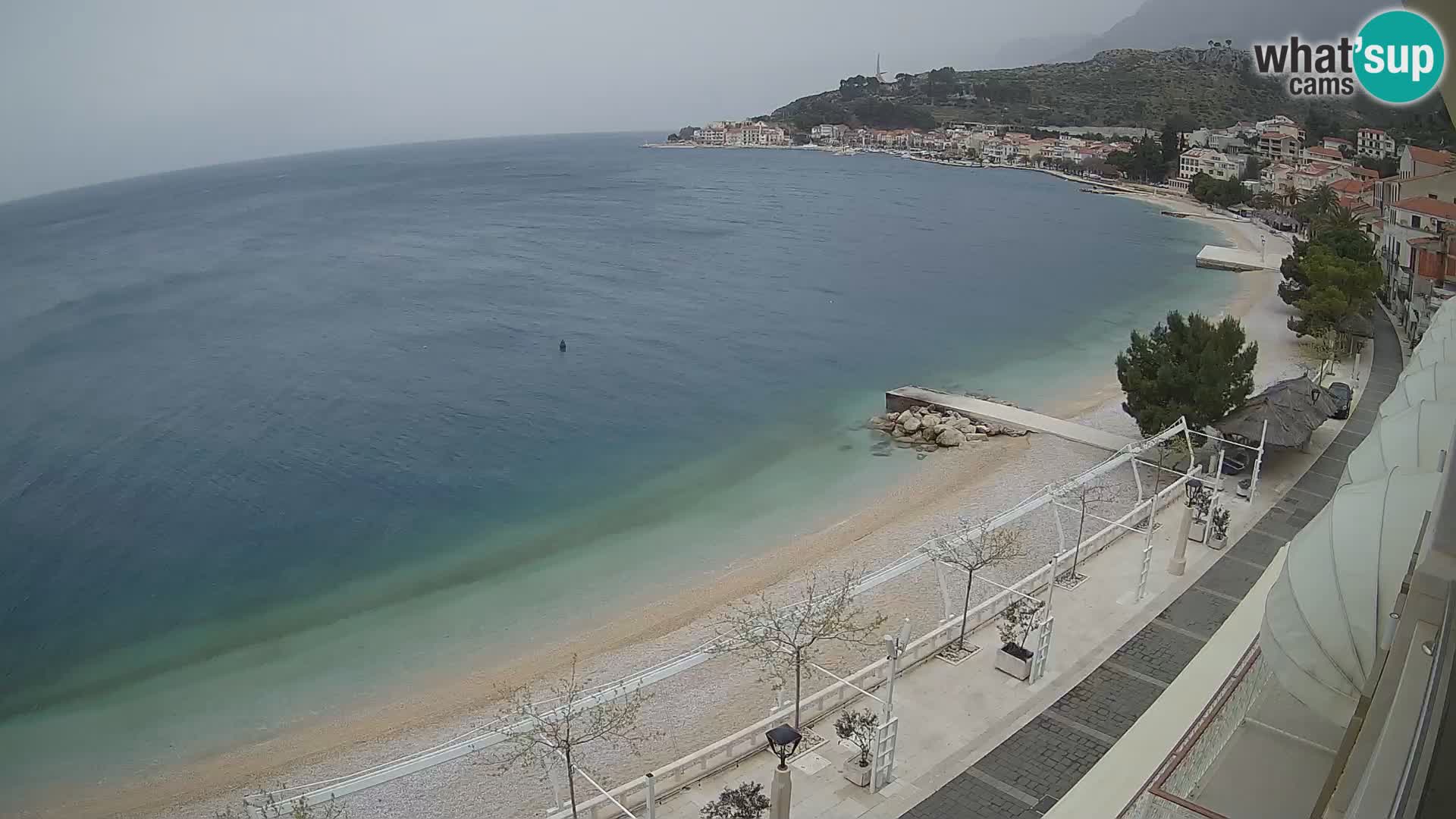 Pogled na plažu Podgori