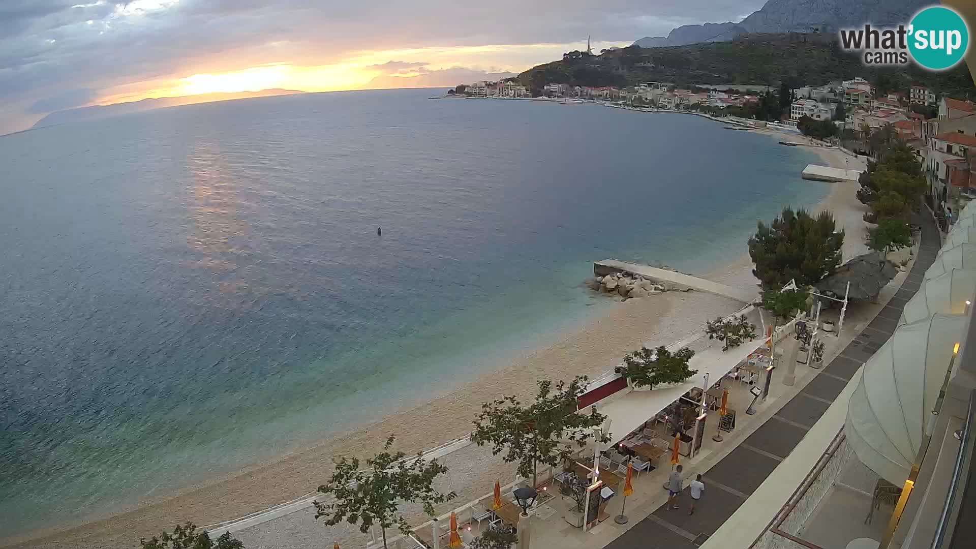 Pogled na plažu Podgori