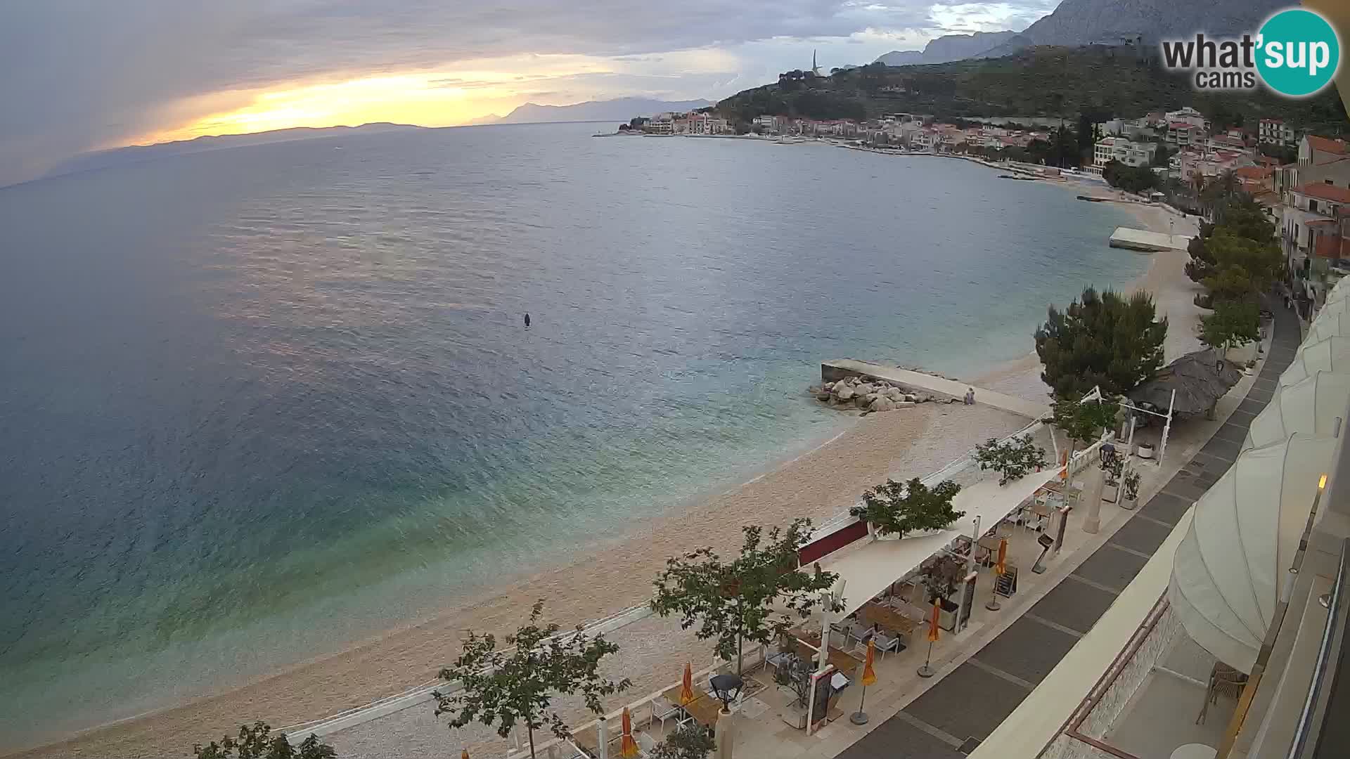 Pogled na plažu Podgori
