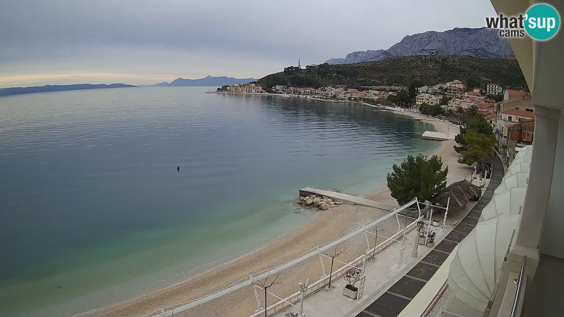 Pogled na plažu Podgori