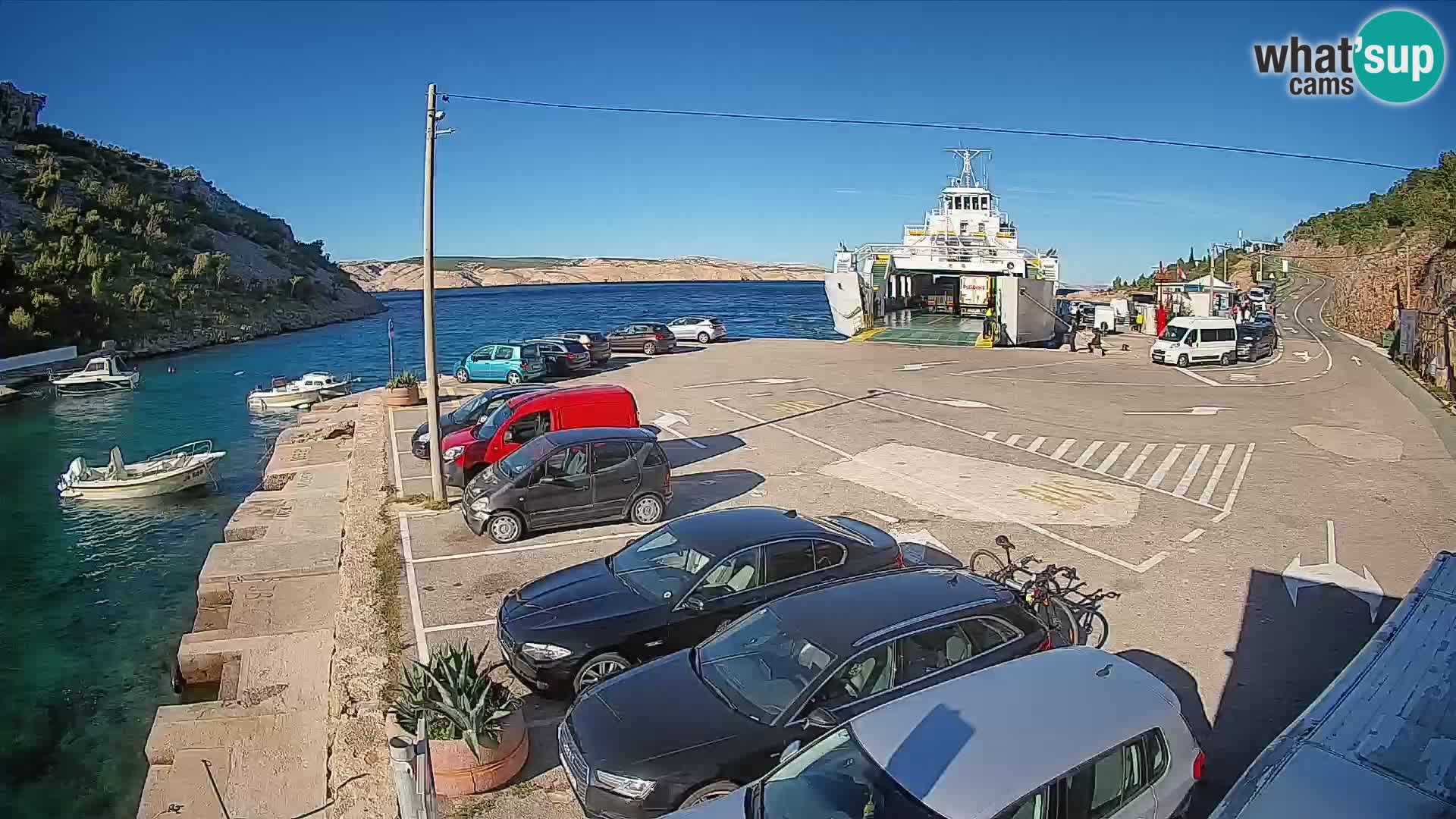 Webcam del puerto de ferris de Prizna – hacia la isla de Pag