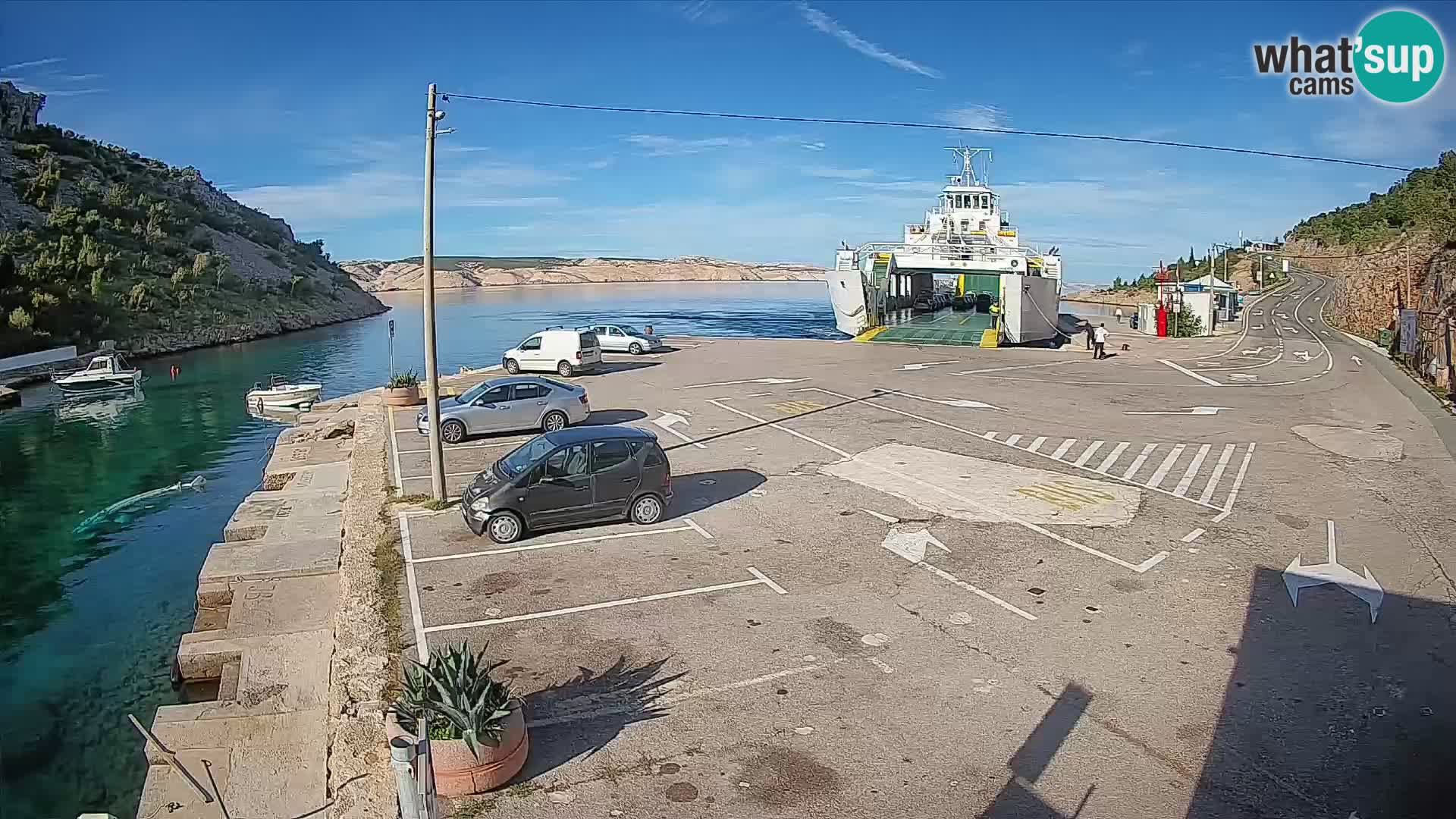 Webcam del puerto de ferris de Prizna – hacia la isla de Pag