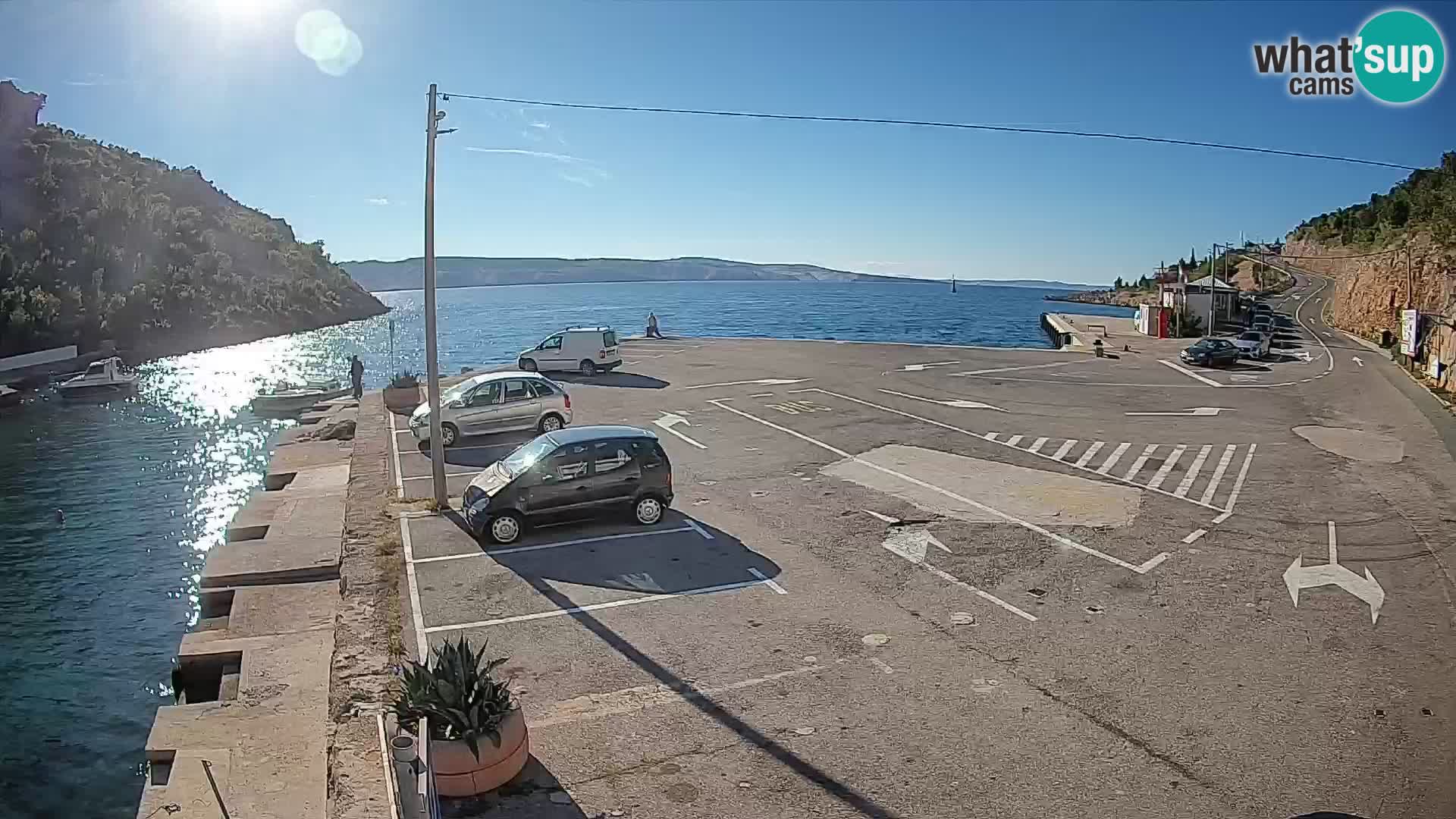 Spletna kamera trajektno pristanišče Prizna – proti otoku Pag