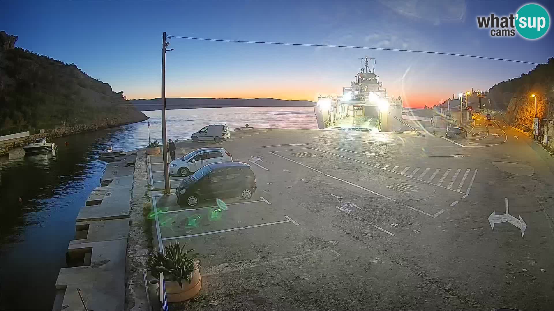 Webcam del puerto de ferris de Prizna – hacia la isla de Pag