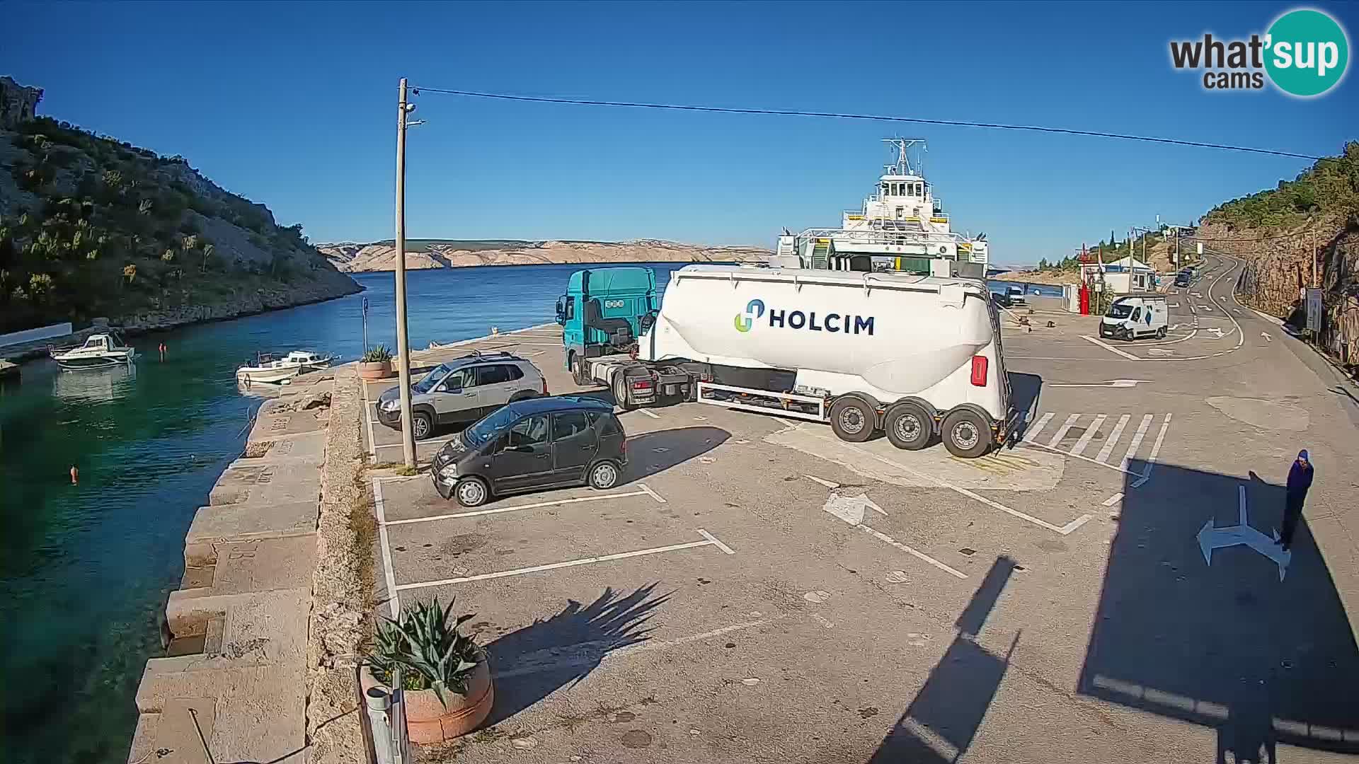 Webcam del puerto de ferris de Prizna – hacia la isla de Pag