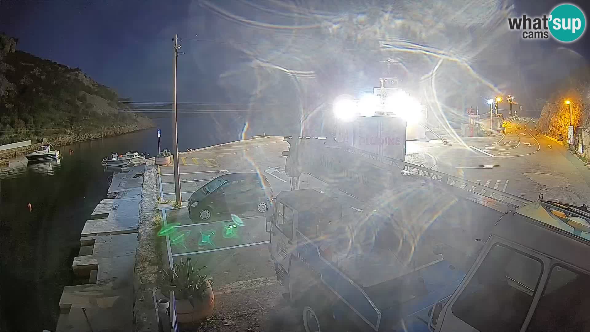 Webcam del puerto de ferris de Prizna – hacia la isla de Pag