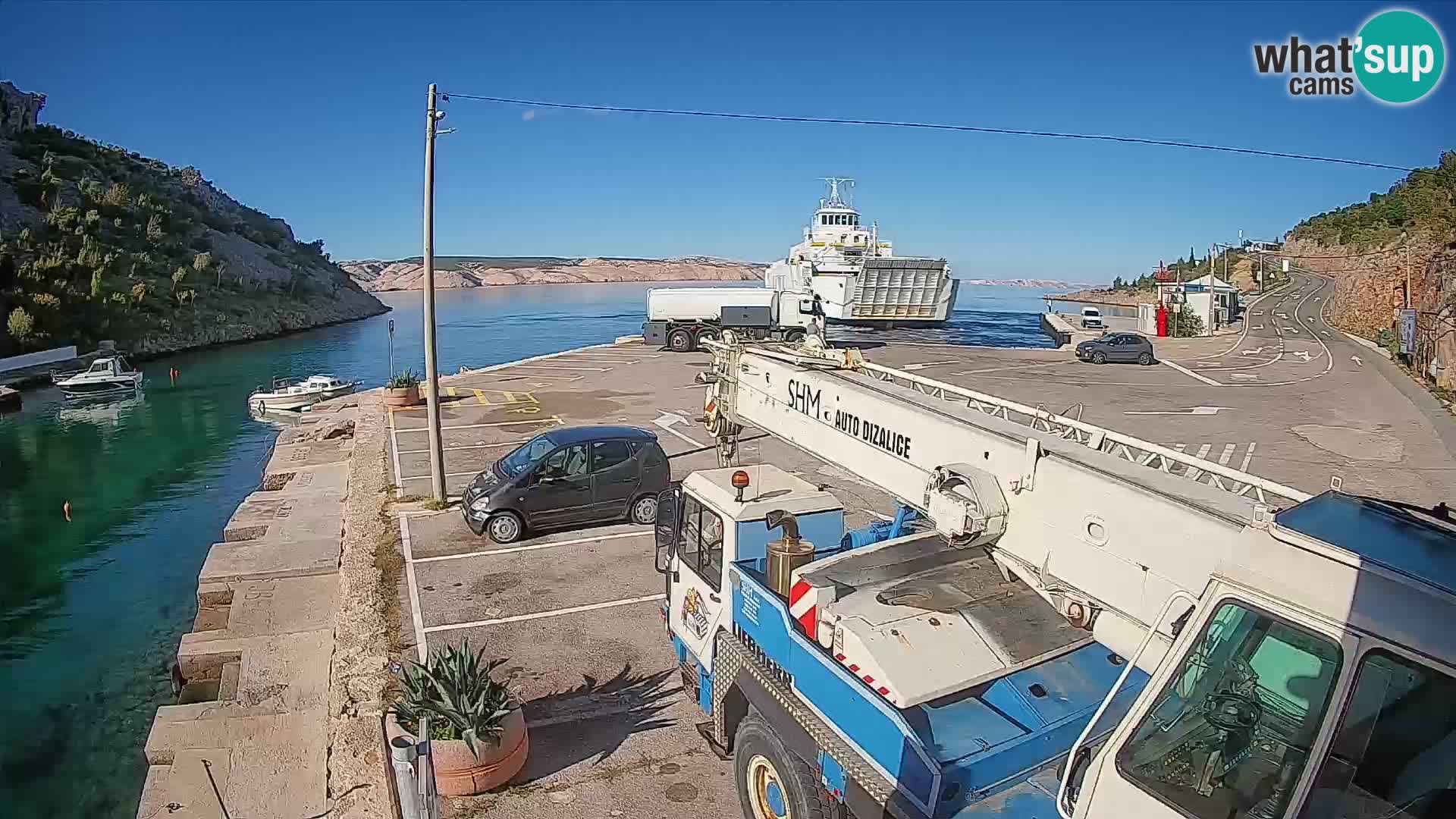 Webcam del puerto de ferris de Prizna – hacia la isla de Pag