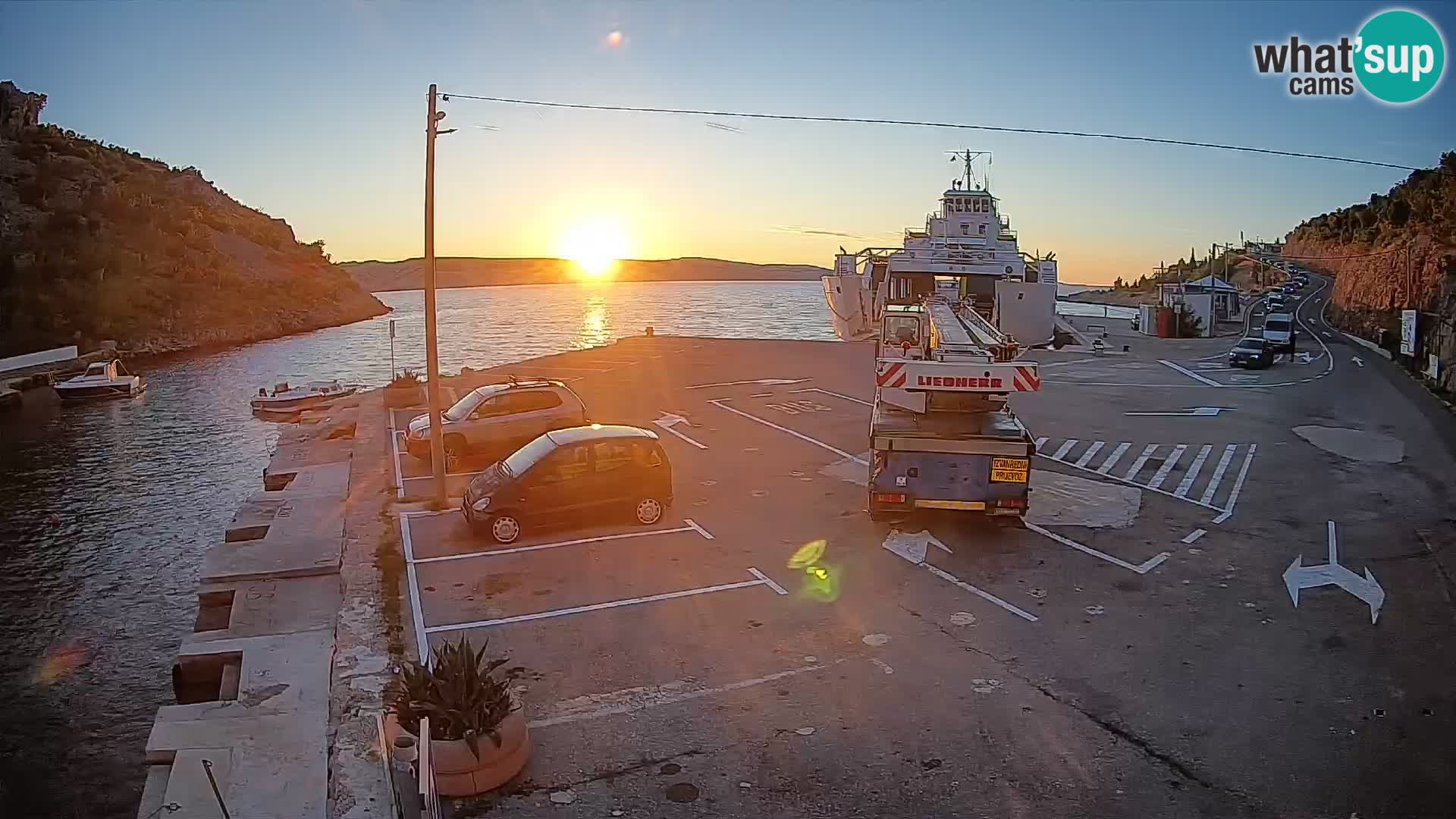 Webcam del puerto de ferris de Prizna – hacia la isla de Pag