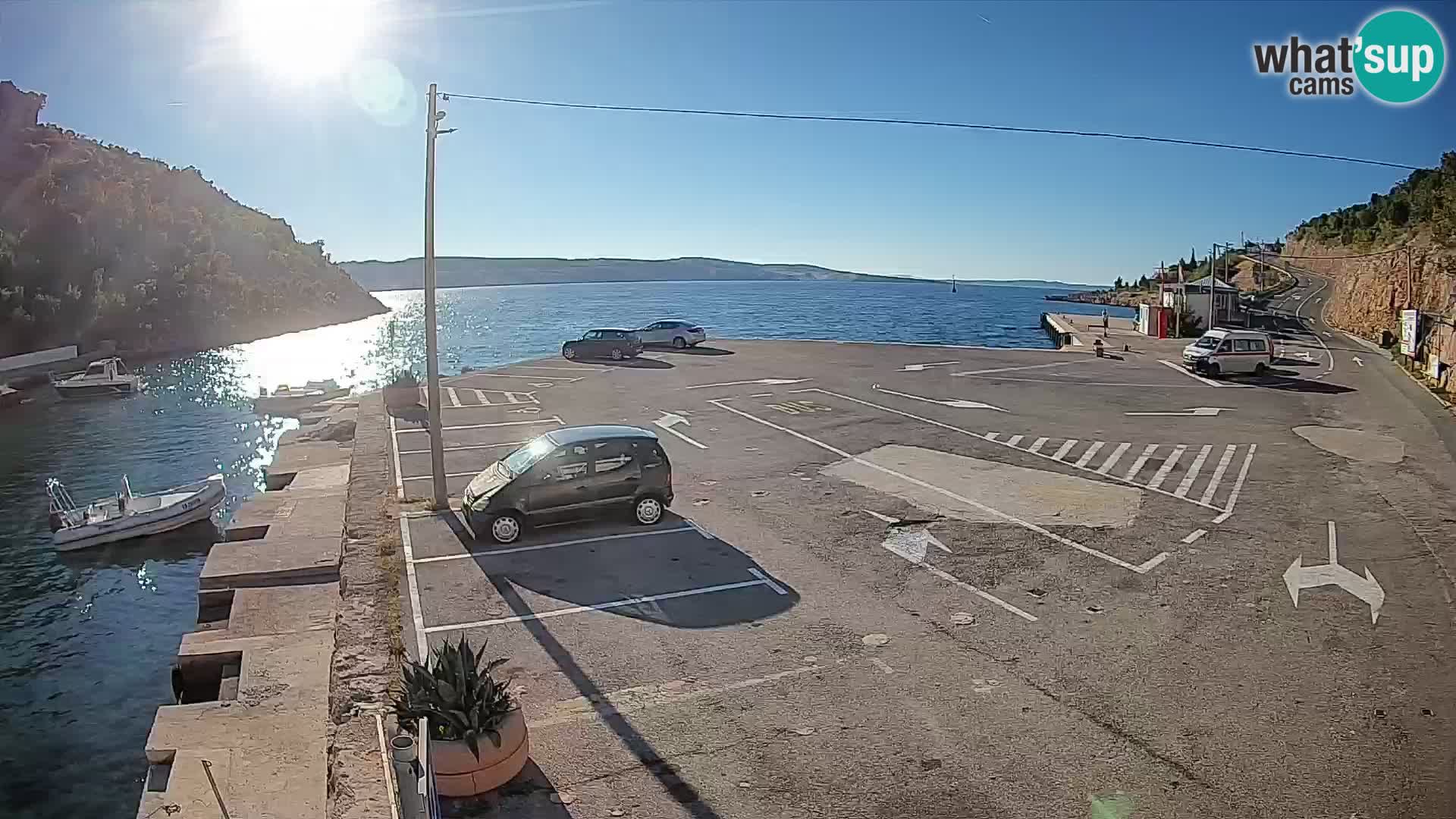 Spletna kamera trajektno pristanišče Prizna – proti otoku Pag