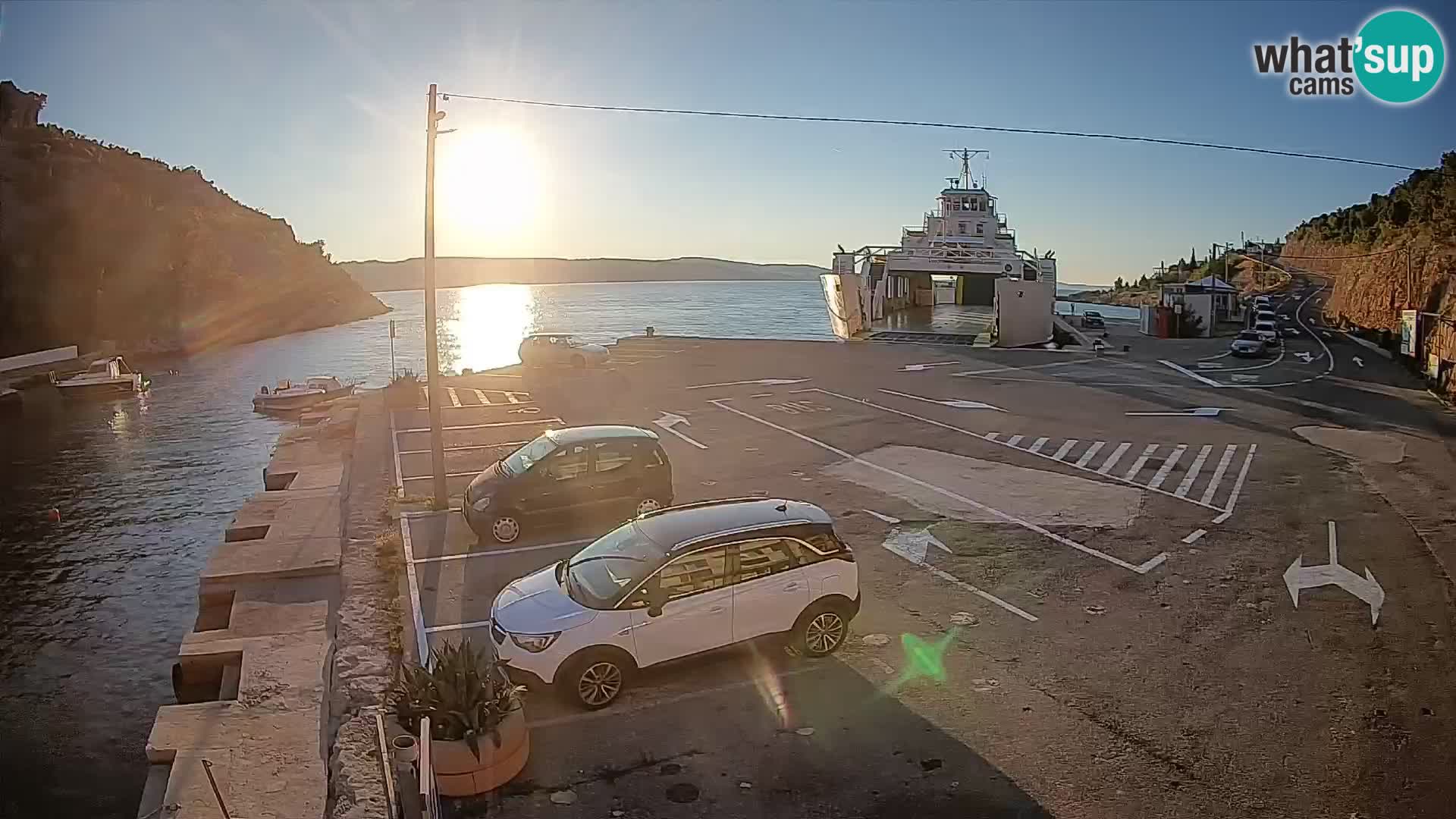 Webcam del puerto de ferris de Prizna – hacia la isla de Pag