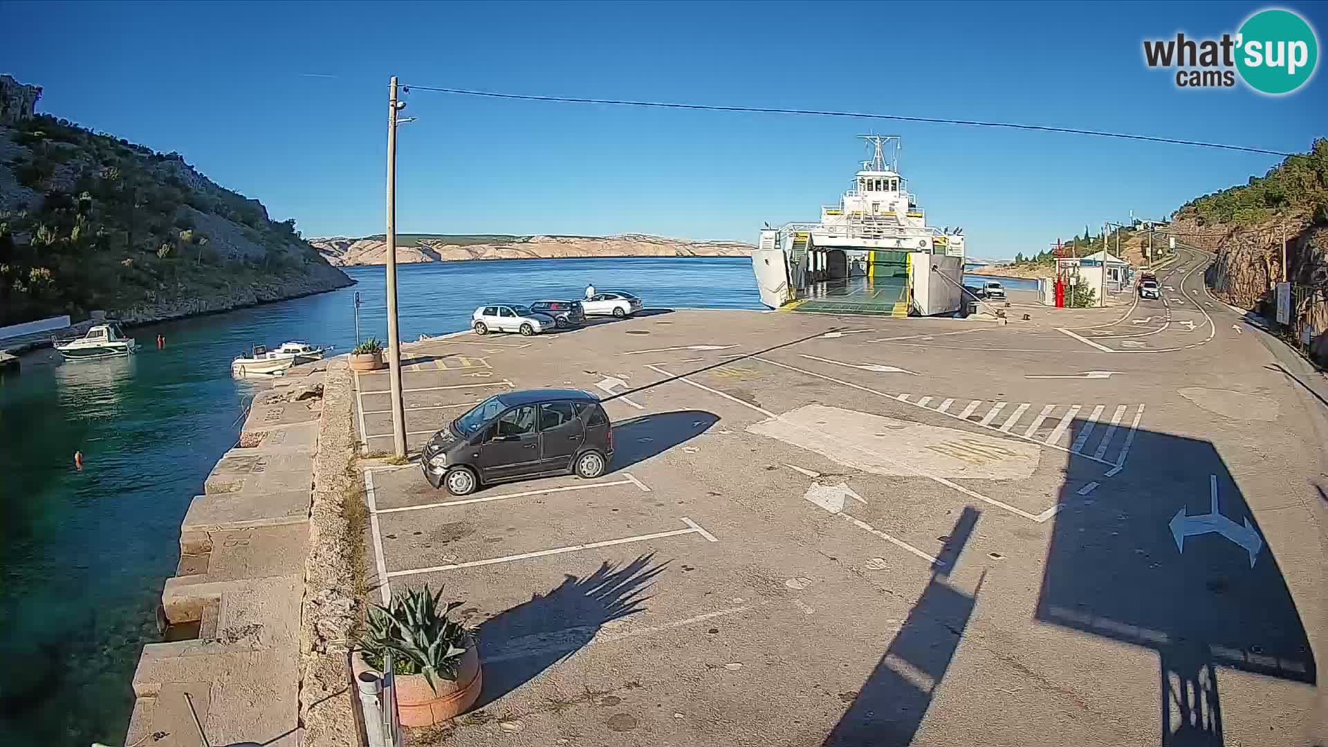 Webcam del puerto de ferris de Prizna – hacia la isla de Pag