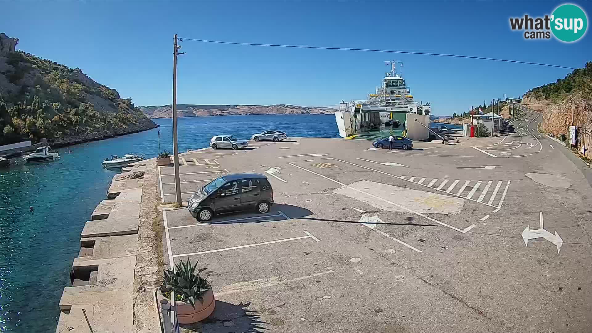 Spletna kamera trajektno pristanišče Prizna – proti otoku Pag