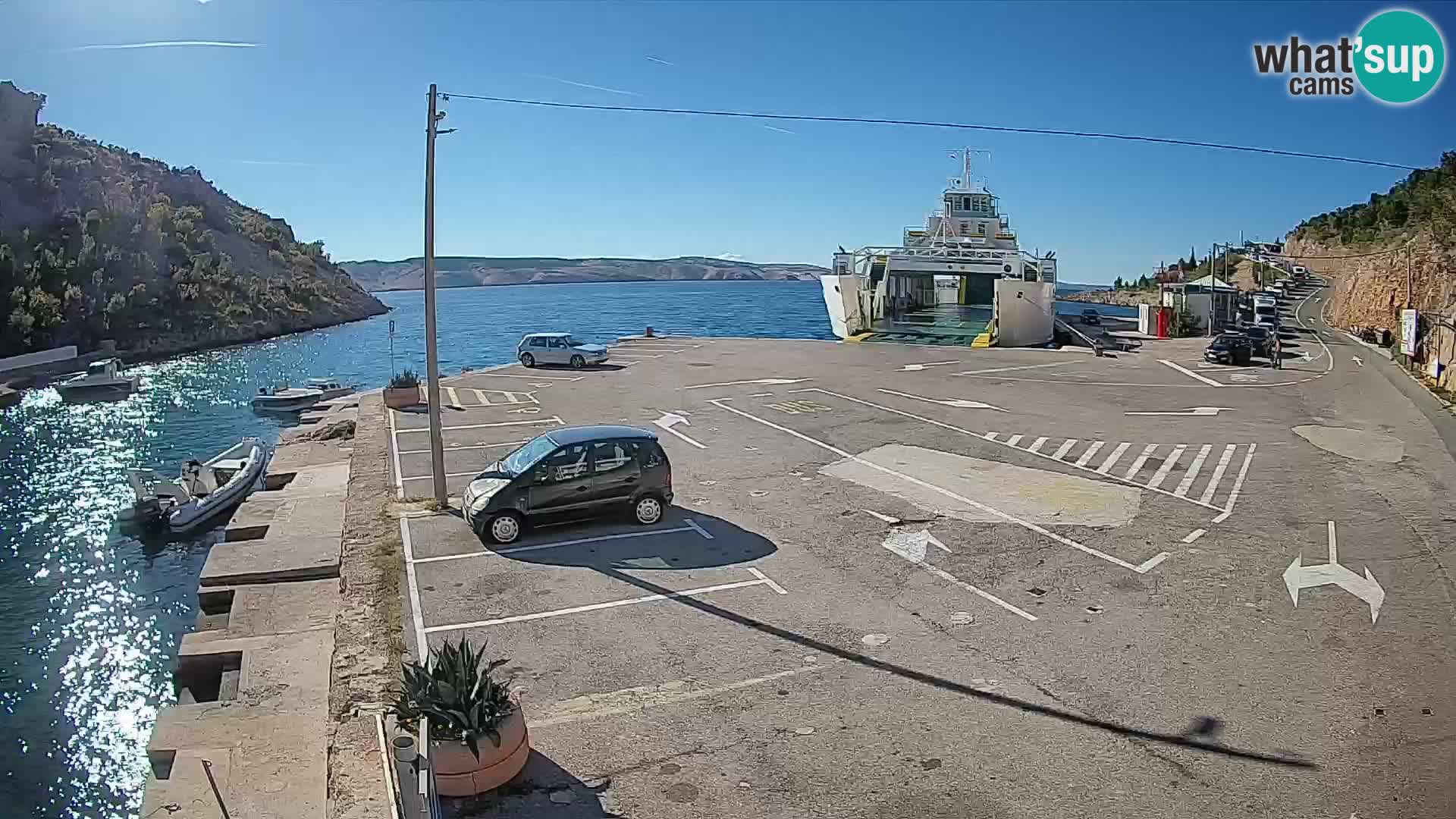 Spletna kamera trajektno pristanišče Prizna – proti otoku Pag