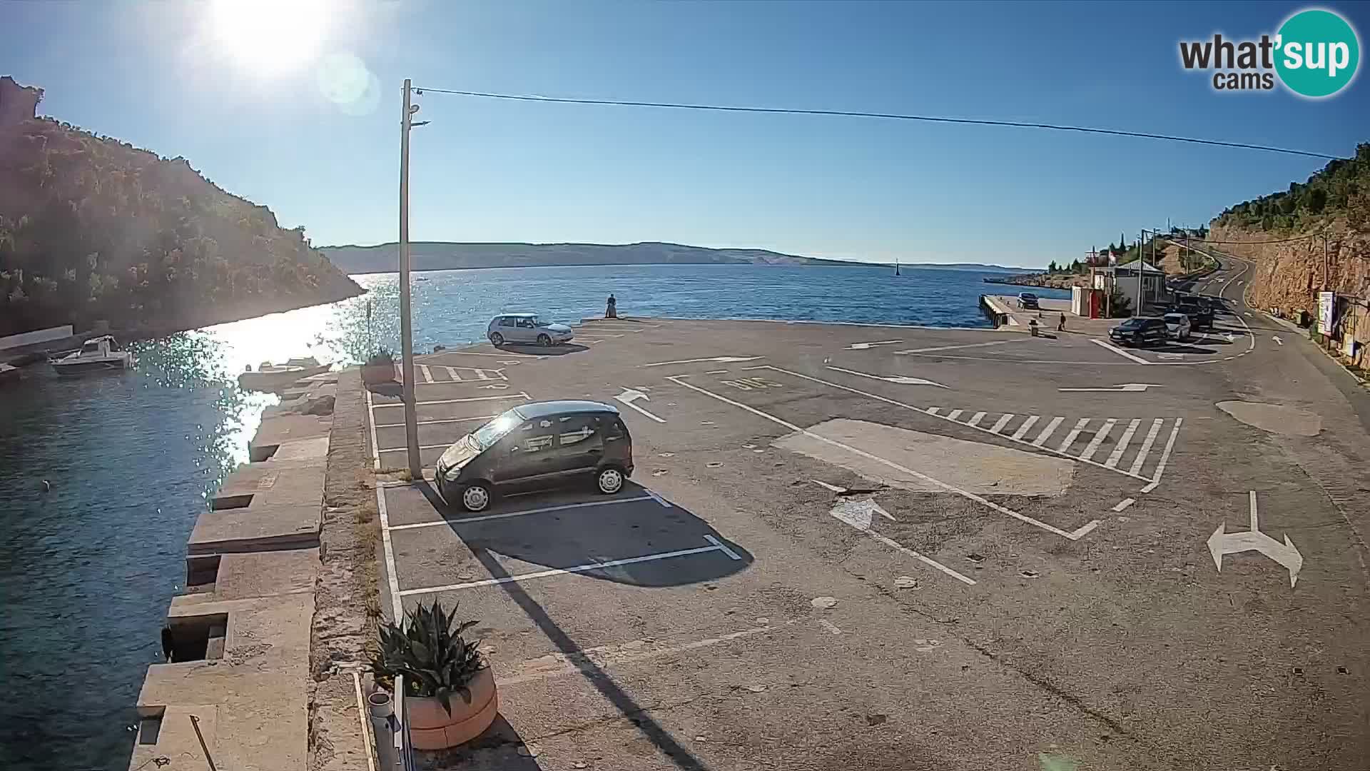 Spletna kamera trajektno pristanišče Prizna – proti otoku Pag