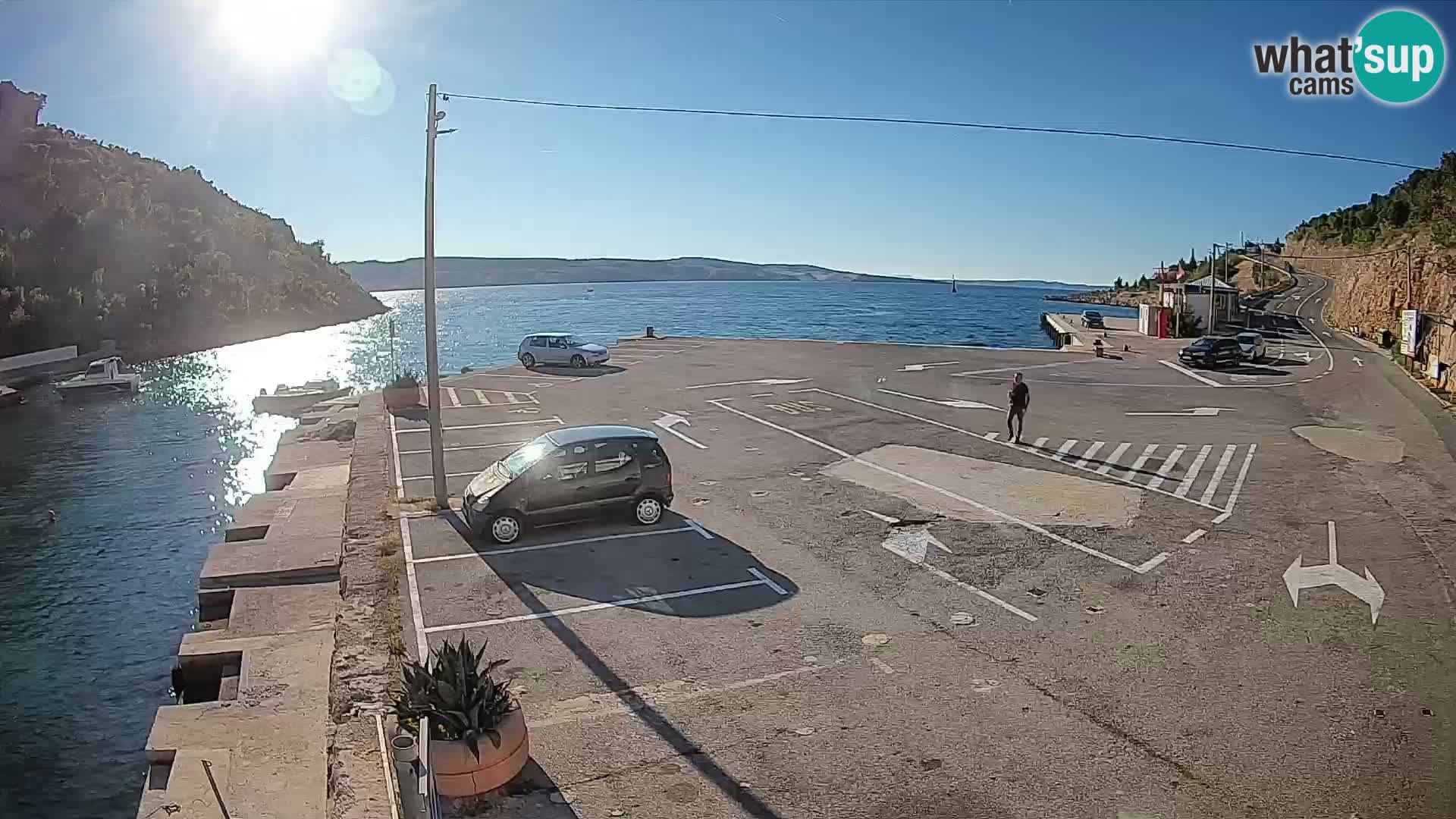 Spletna kamera trajektno pristanišče Prizna – proti otoku Pag