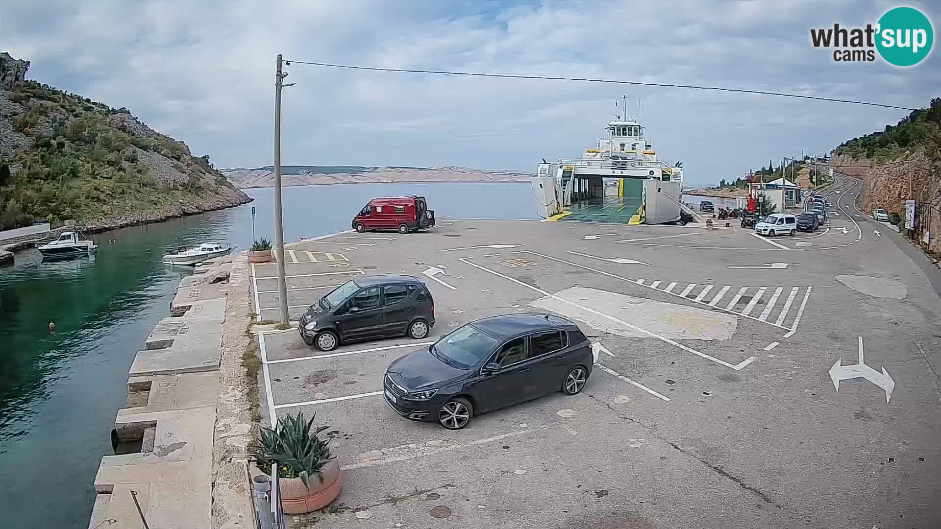 Webcam del puerto de ferris de Prizna – hacia la isla de Pag