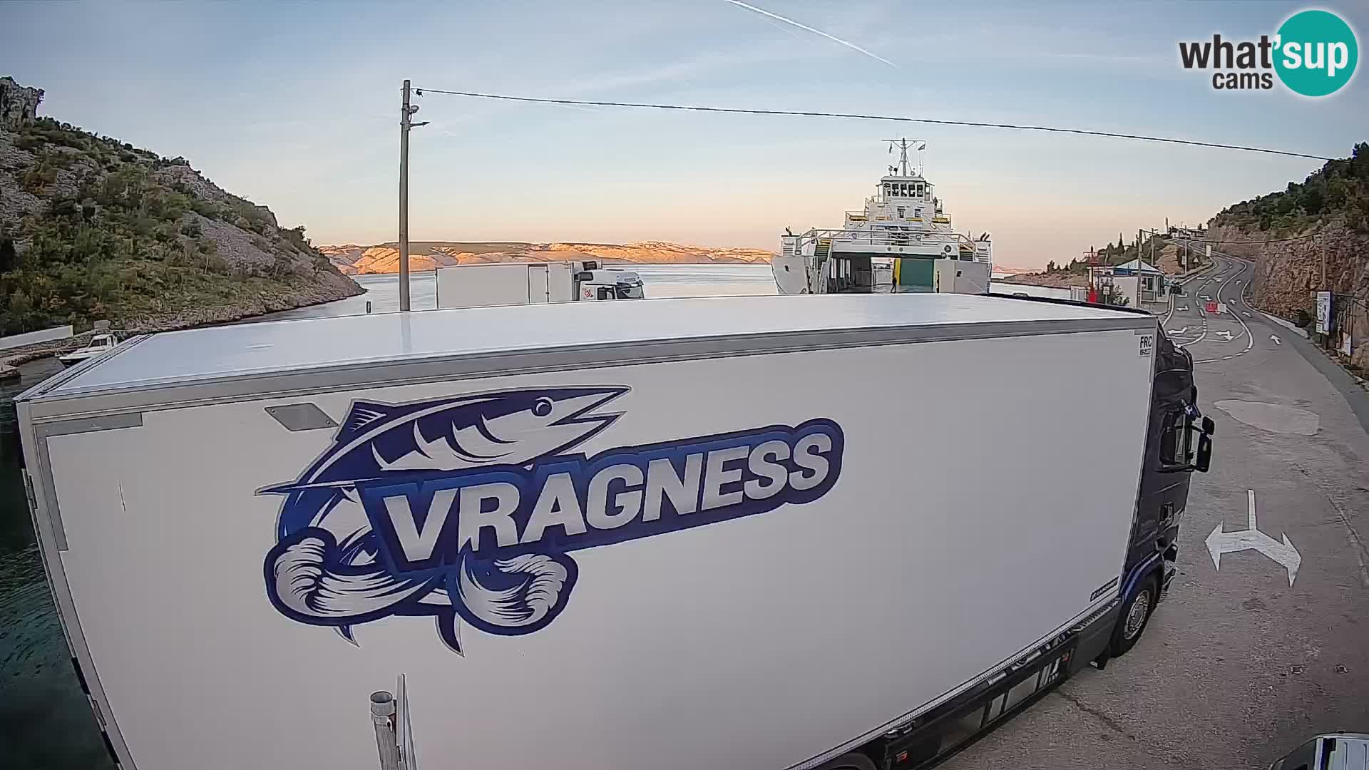 Webcam del puerto de ferris de Prizna – hacia la isla de Pag